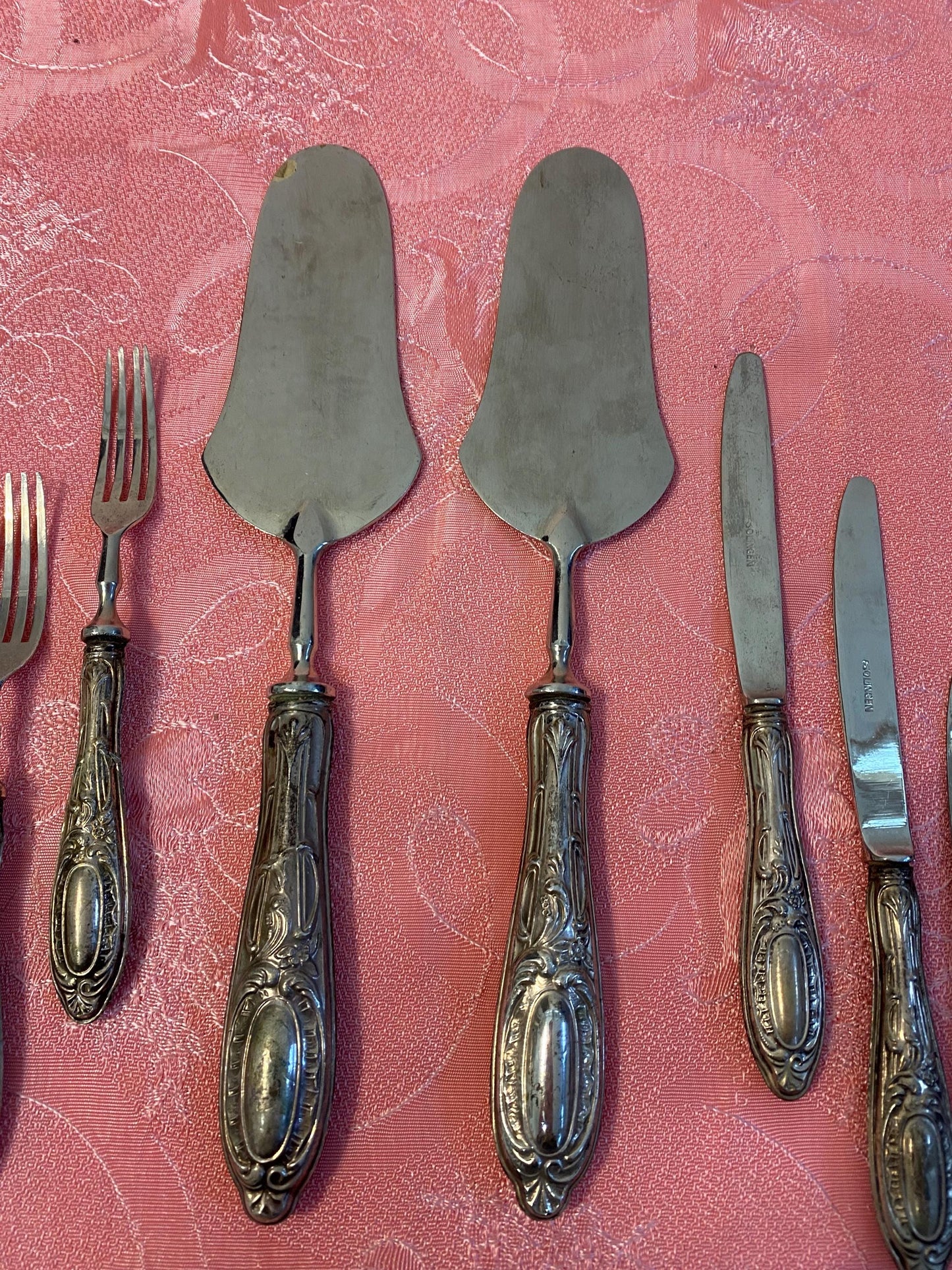 Set Vintage Posate da Dolce in Argento Inciso 14 Pezzi Eleganti con Manico Cesellato