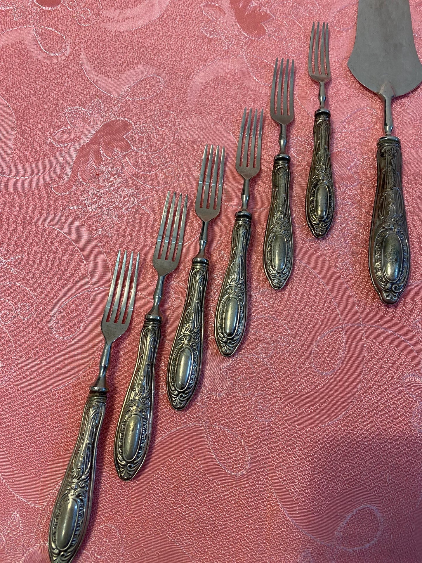 Set Vintage Posate da Dolce in Argento Inciso 14 Pezzi Eleganti con Manico Cesellato