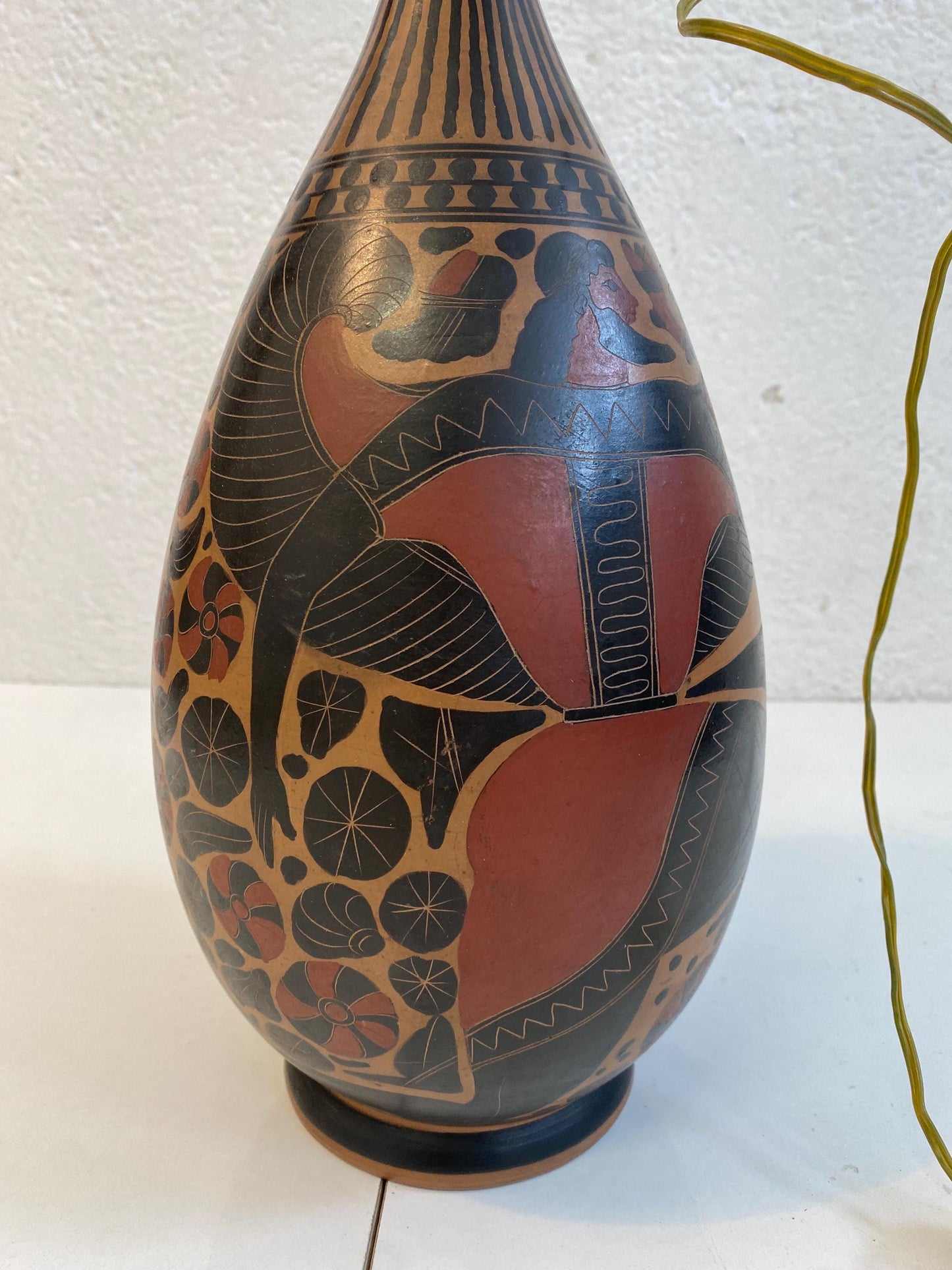 Lampada Vintage in Terracotta con Motivi Mitologici, Eleganza e Stile Classico, 40x18 cm