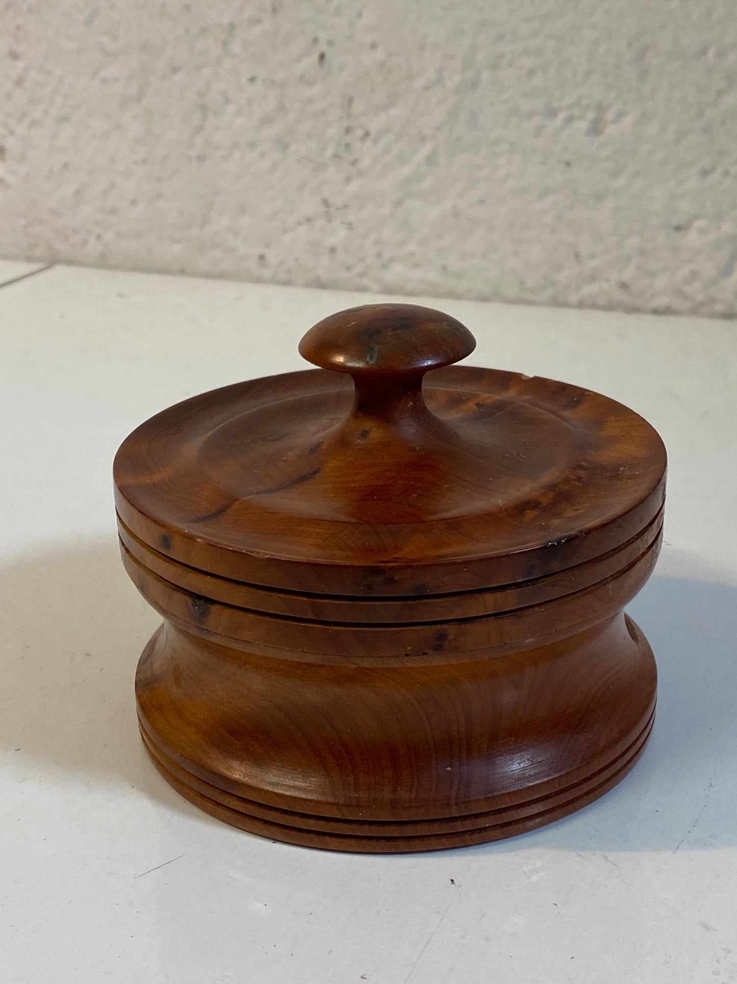 Set di Sottobicchieri Vintage in Radica di Noce con Contenitore Artigianale ed Elegante (7,5 cm)