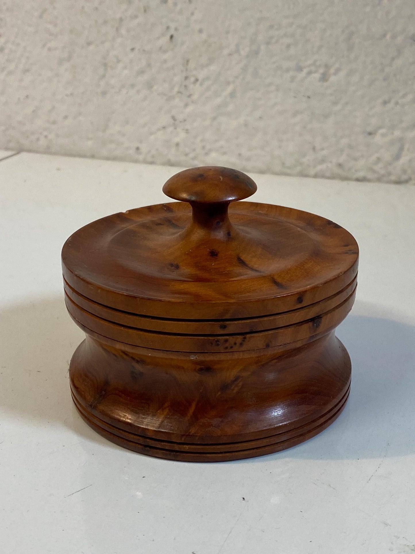 Set di Sottobicchieri Vintage in Radica di Noce con Contenitore Artigianale ed Elegante (7,5 cm)
