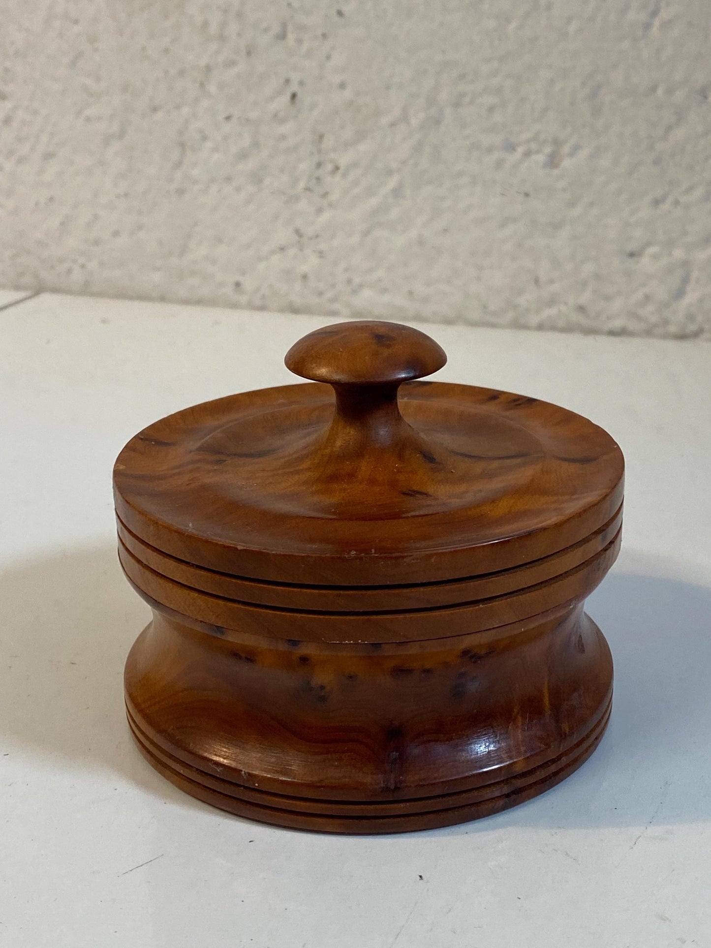 Set di Sottobicchieri Vintage in Radica di Noce con Contenitore Artigianale ed Elegante (7,5 cm)