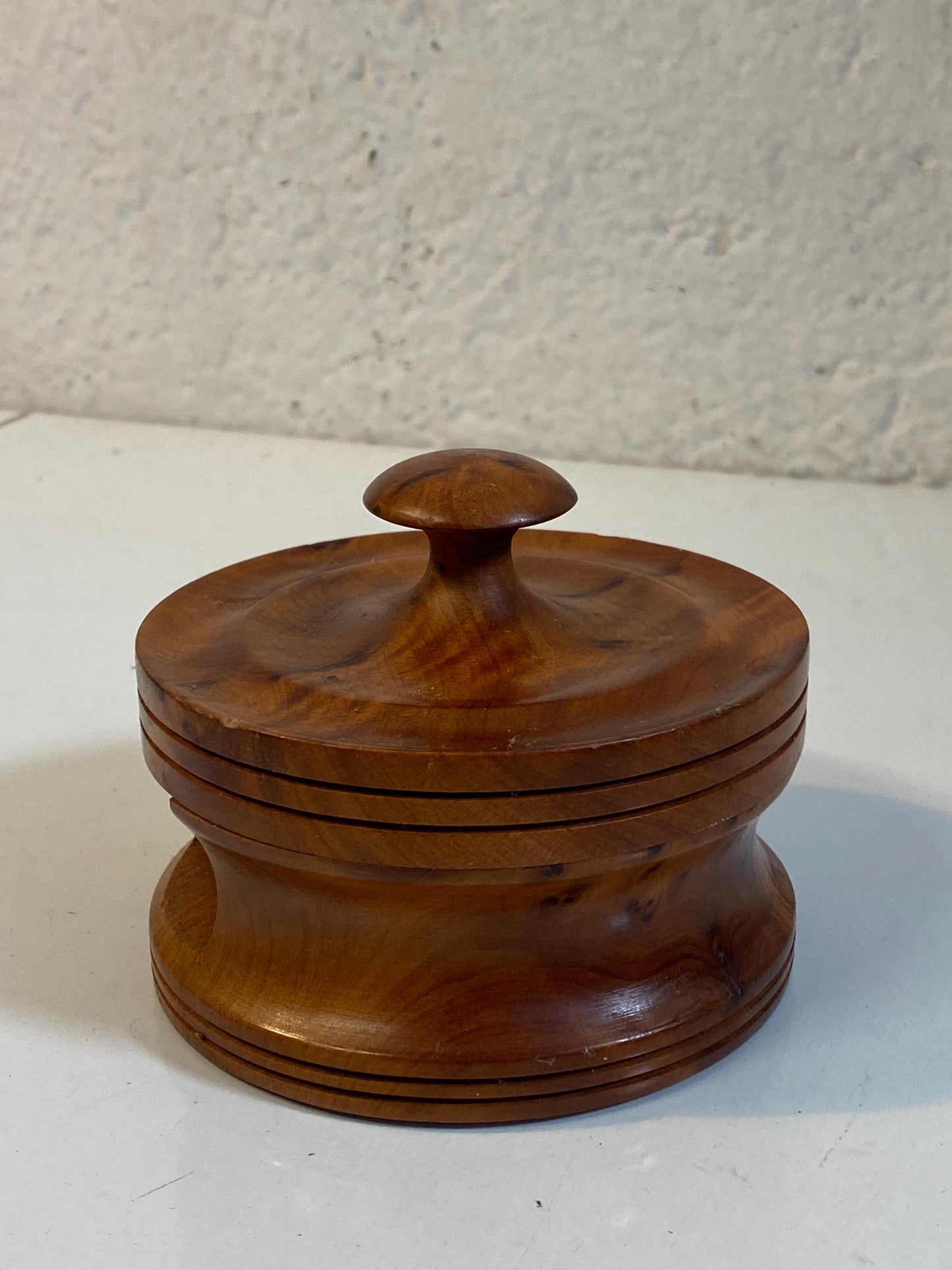 Set di Sottobicchieri Vintage in Radica di Noce con Contenitore Artigianale ed Elegante (7,5 cm)