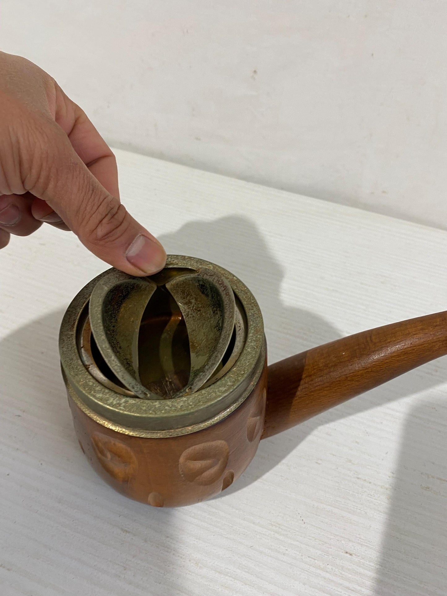 Posacenere Vintage a Forma di Pipa in Legno con Coperchio in Metallo - 9,5x20x9 cm