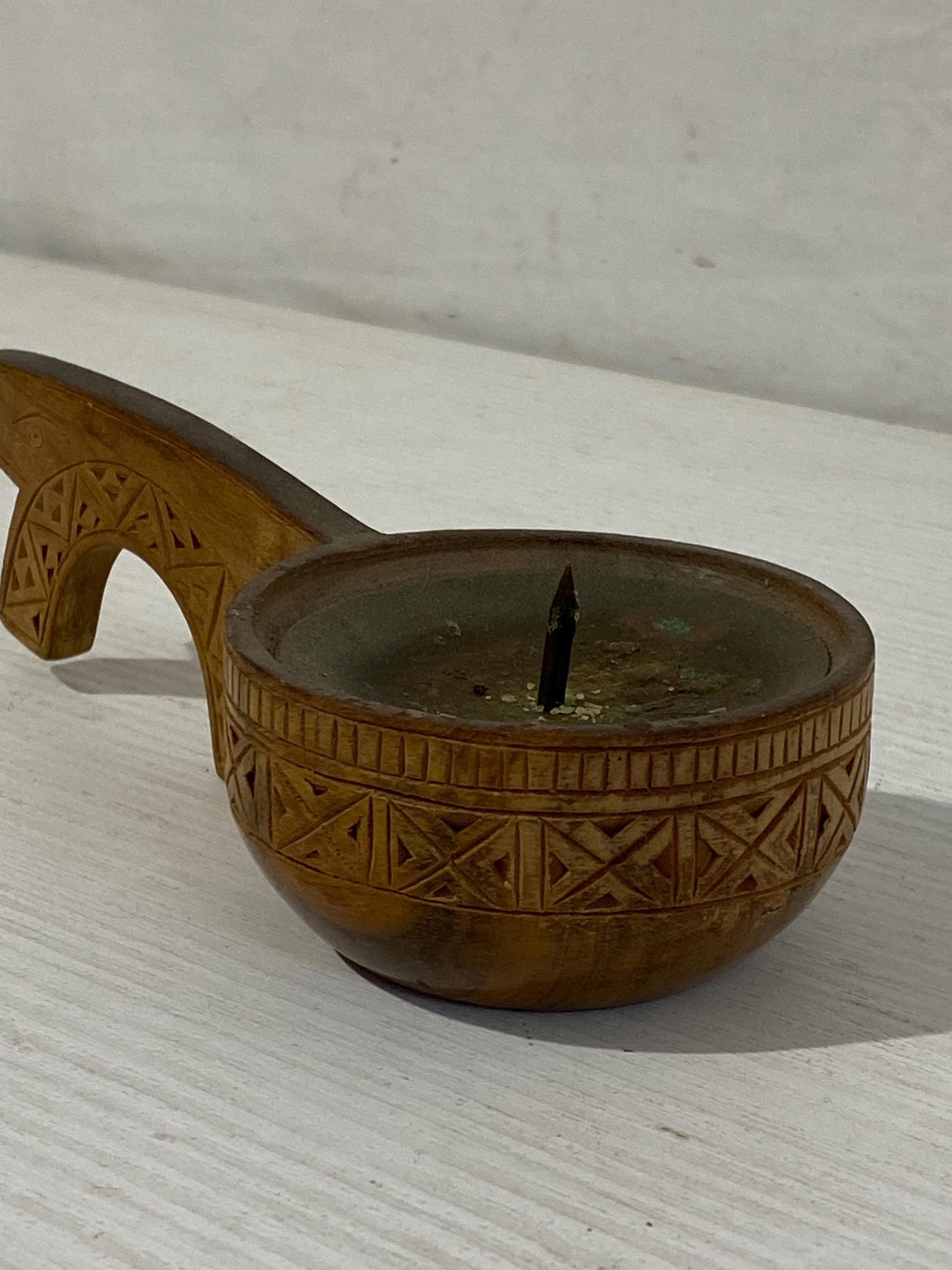 Portacandela Vintage in Legno Intagliato con Motivo Geometrico - 15,5x7x5 cm