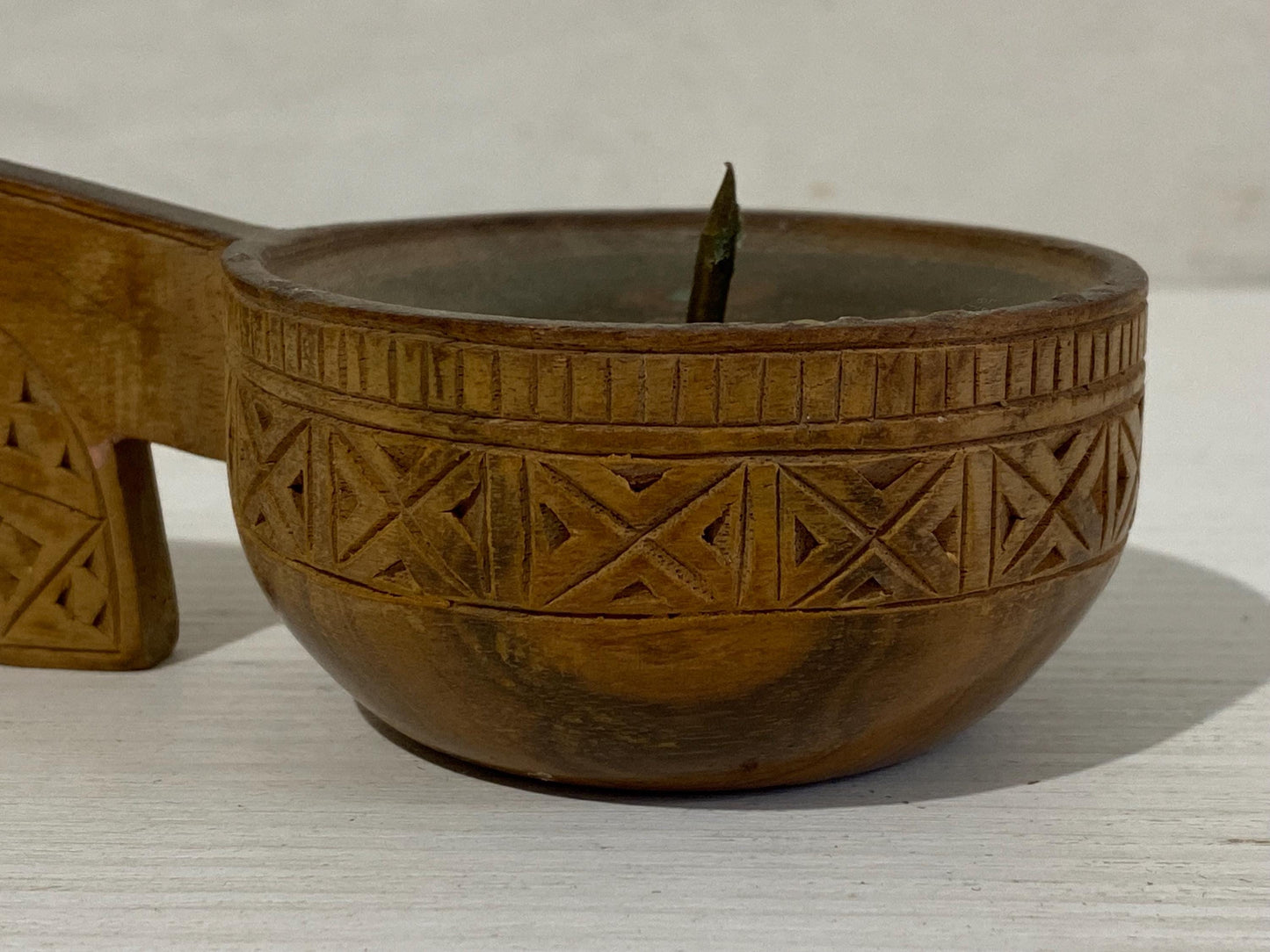 Portacandela Vintage in Legno Intagliato con Motivo Geometrico - 15,5x7x5 cm