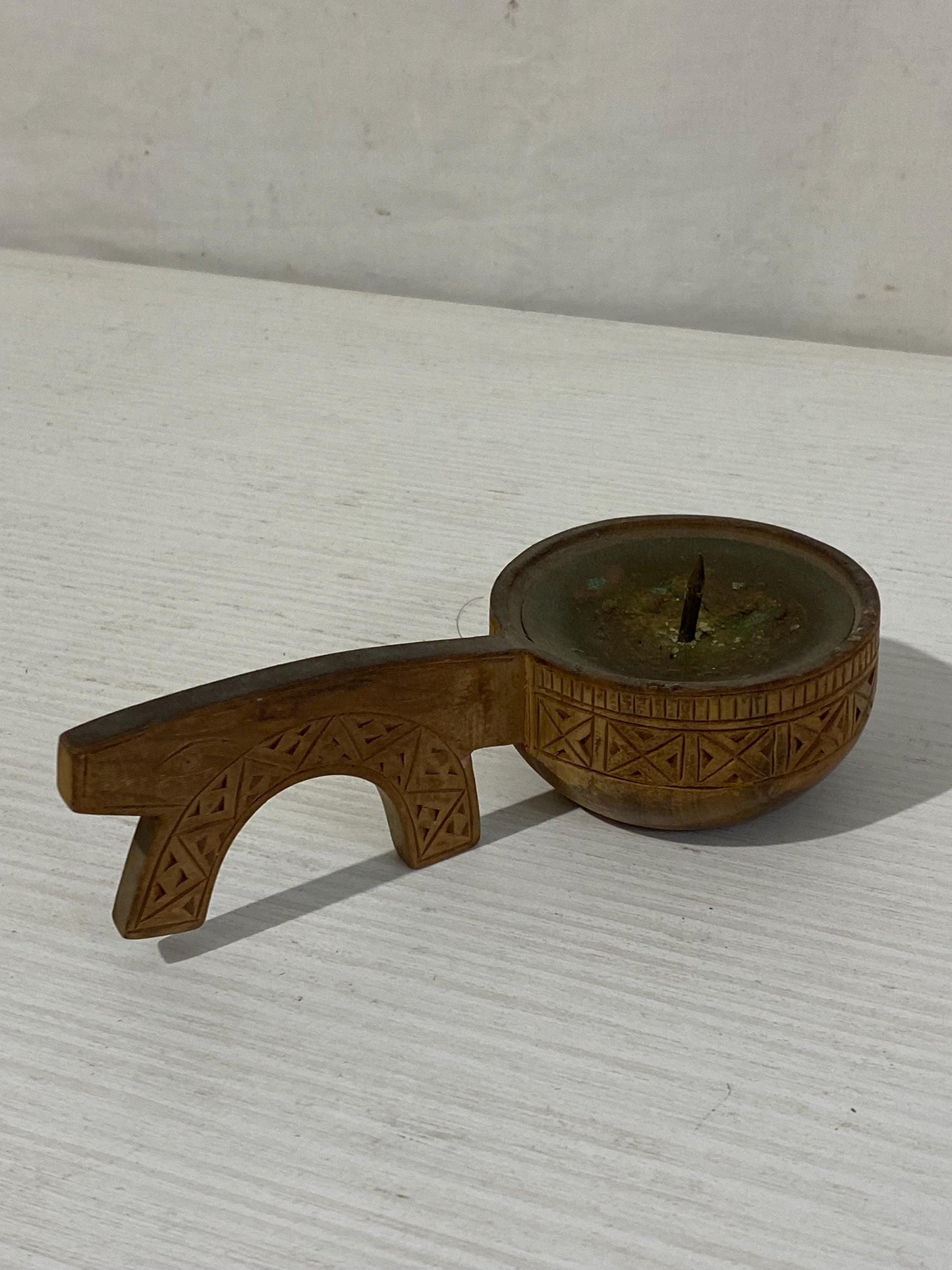 Portacandela Vintage in Legno Intagliato con Motivo Geometrico - 15,5x7x5 cm