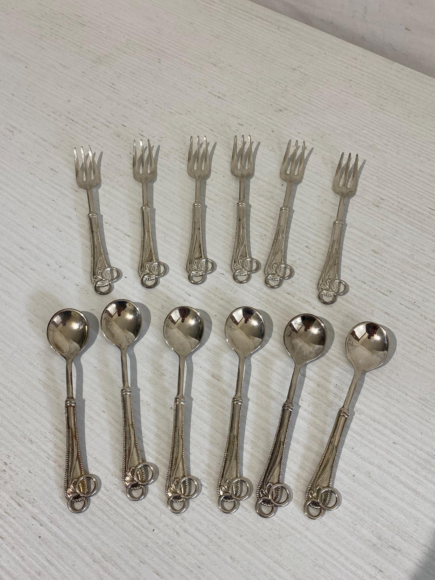 Set Vintage di 12 Posate da Dessert in Argento Placcato - 6 Cucchiaini e 6 Forchettine