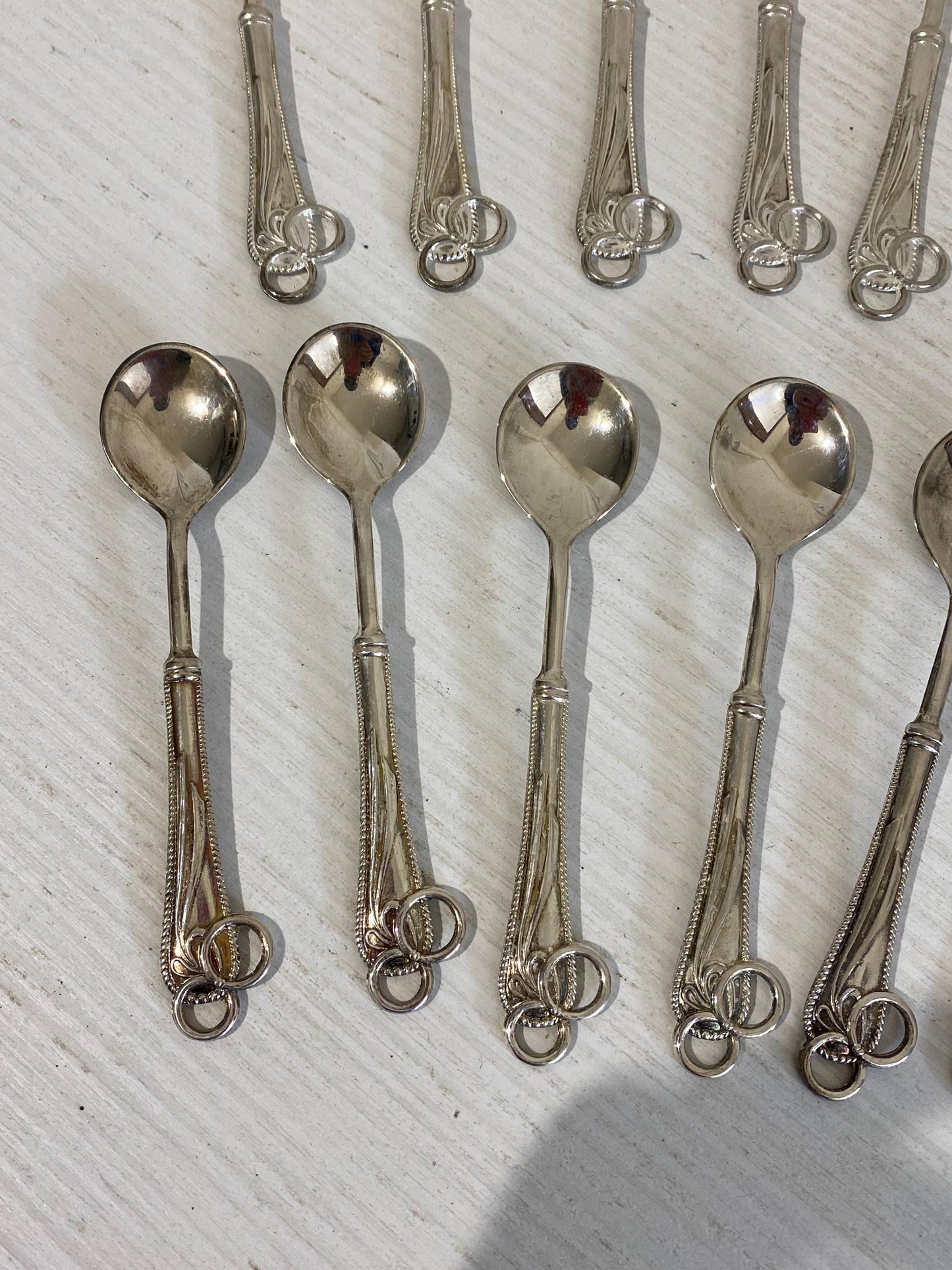 Set Vintage di 12 Posate da Dessert in Argento Placcato - 6 Cucchiaini e 6 Forchettine