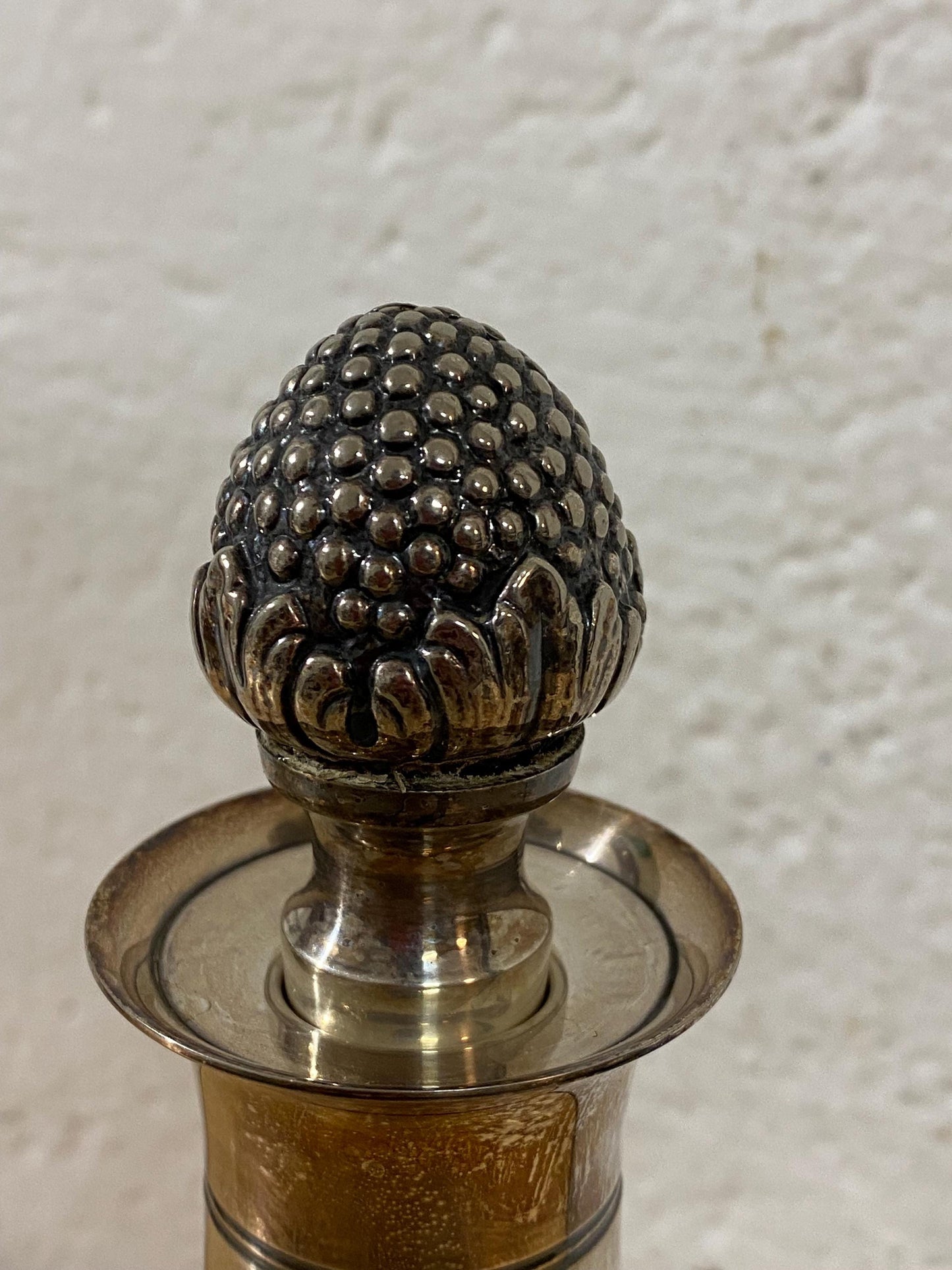 Christofle Fleuron Decanter Tappo a forma di ghianda Vetro e placcato argento - 20 secolo, Francia