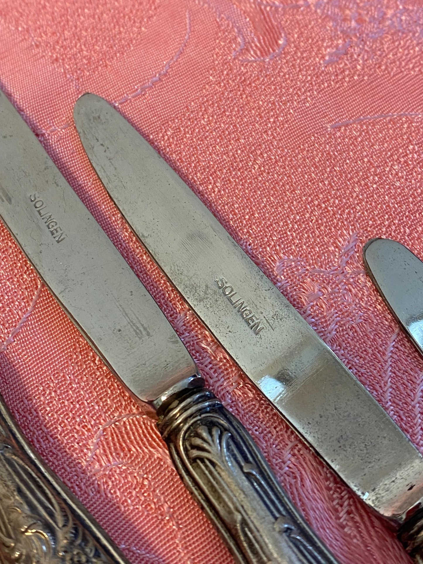 Set Vintage Posate da Dolce in Argento Inciso 14 Pezzi Eleganti con Manico Cesellato