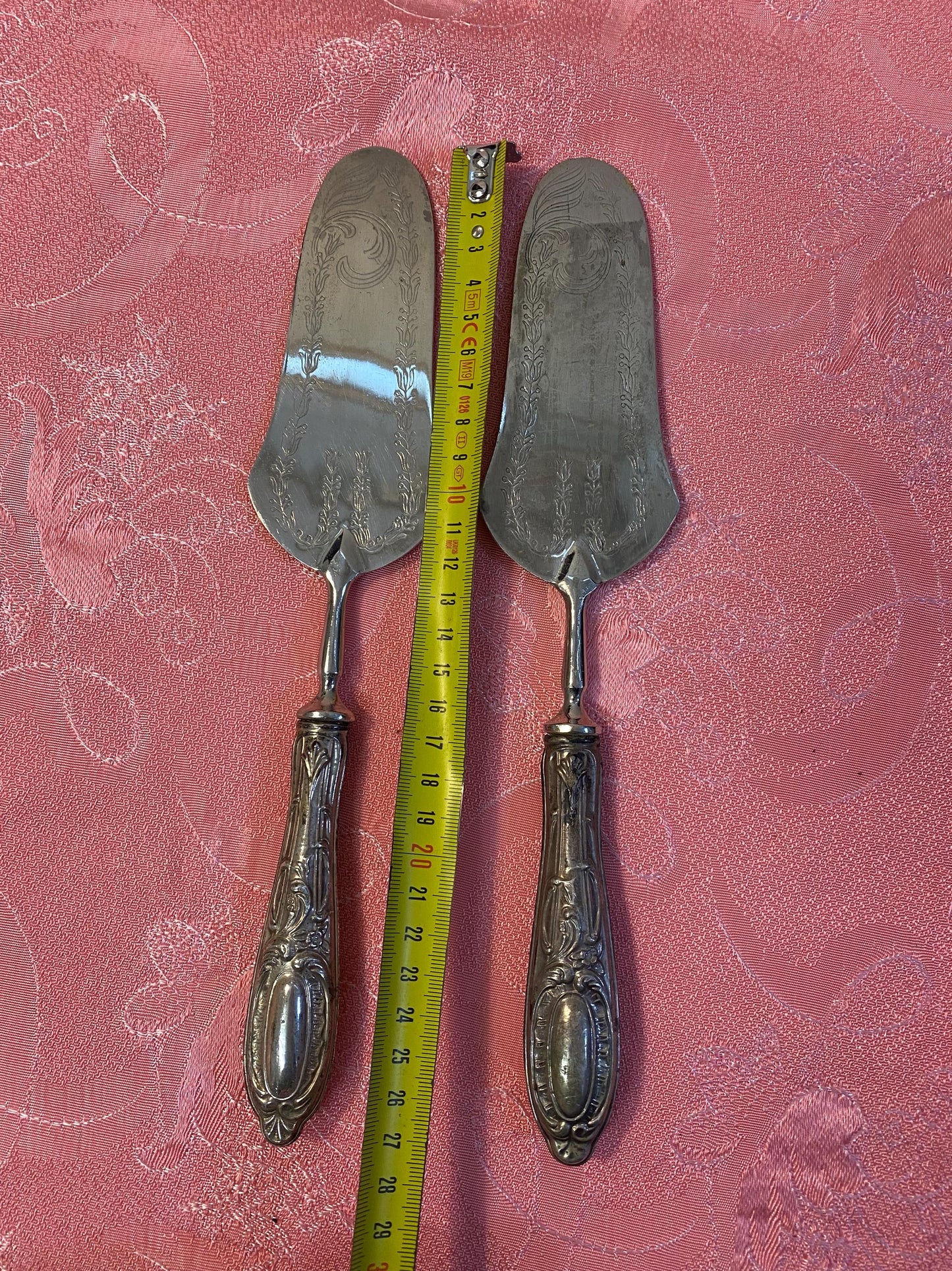 Set Vintage Posate da Dolce in Argento Inciso 14 Pezzi Eleganti con Manico Cesellato
