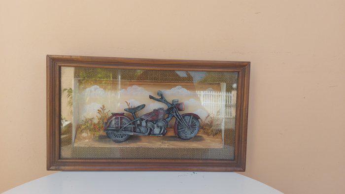 Diorama Vintage in Legno e Metallo - Moto Custom - 44x25x6 cm - Fatto a Mano