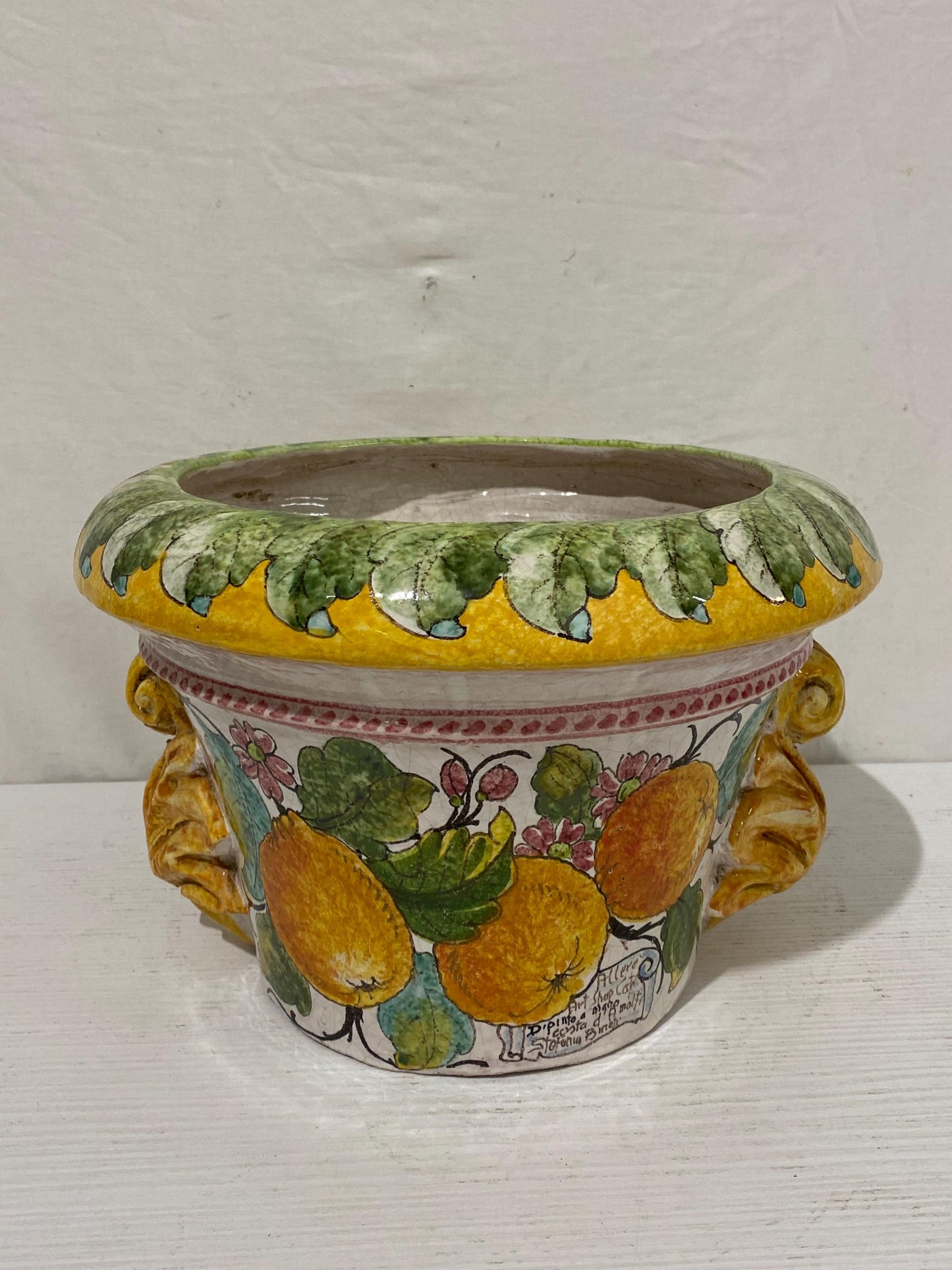Sottovaso in Ceramica Dipinto a Mano Stile Mediterraneo con Limoni e Uva Costa dAmalfi Eleganza Artigianale Italiana 32 cm (12.6)