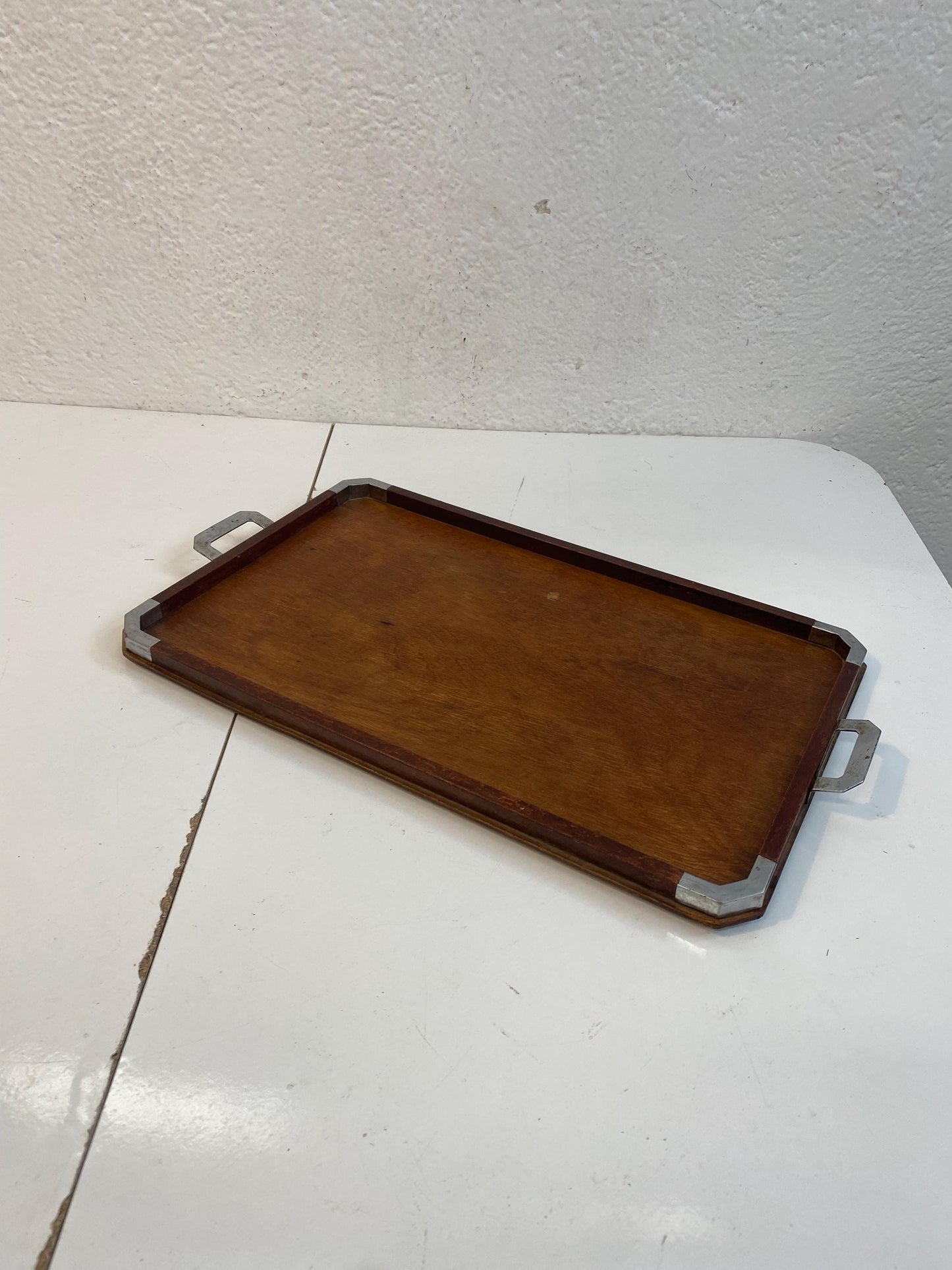 Vassoio vintage in legno con angoli e manici in metallo Stile retrò elegante (47x29 cm)