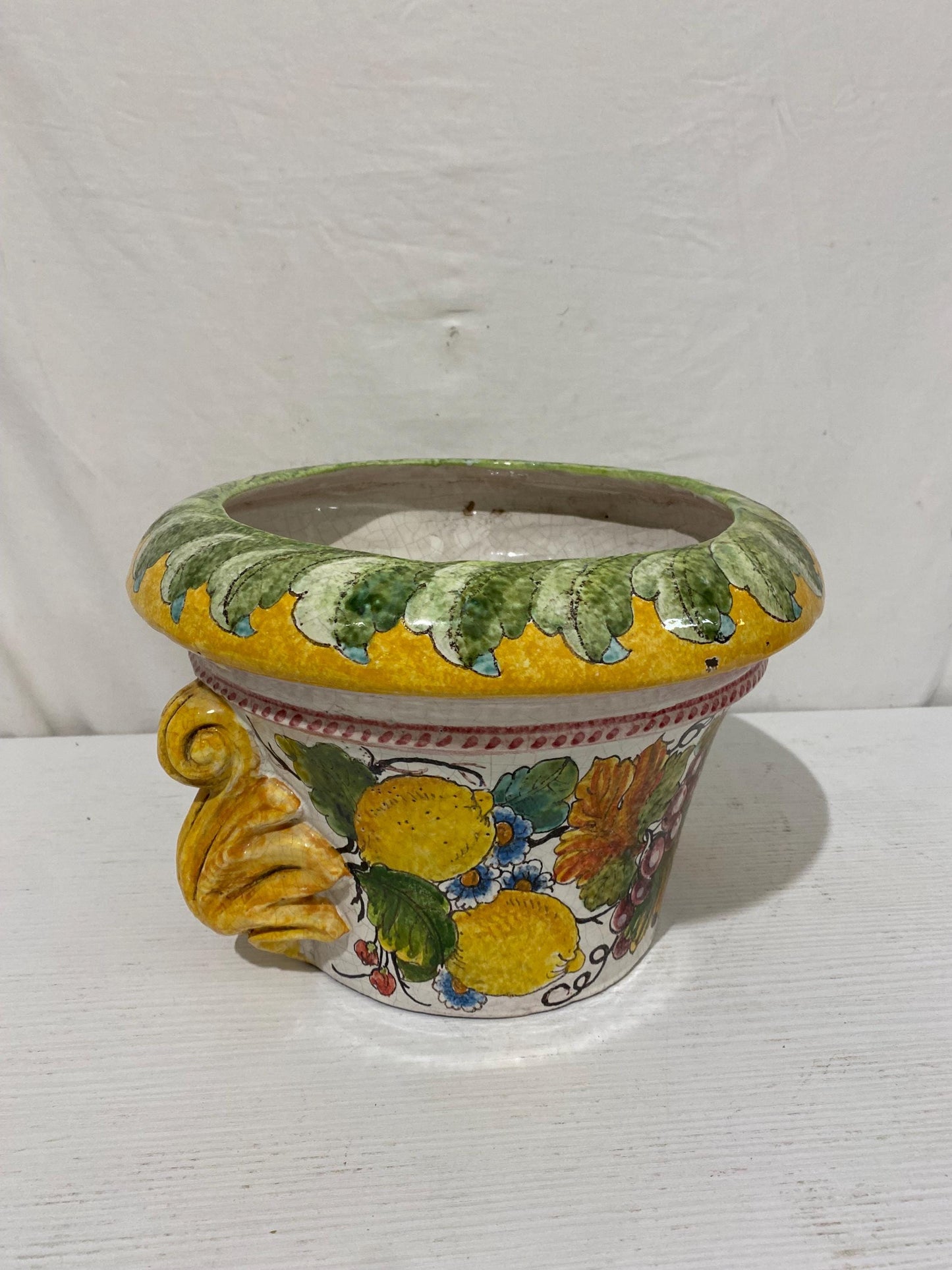 Sottovaso in Ceramica Dipinto a Mano Stile Mediterraneo con Limoni e Uva Costa dAmalfi Eleganza Artigianale Italiana 32 cm (12.6)