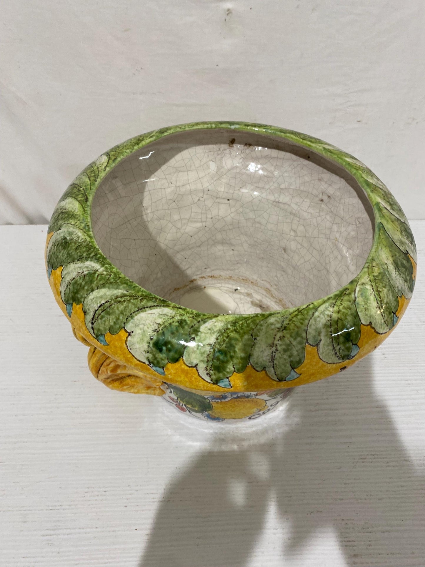 Sottovaso in Ceramica Dipinto a Mano Stile Mediterraneo con Limoni e Uva Costa dAmalfi Eleganza Artigianale Italiana 32 cm (12.6)