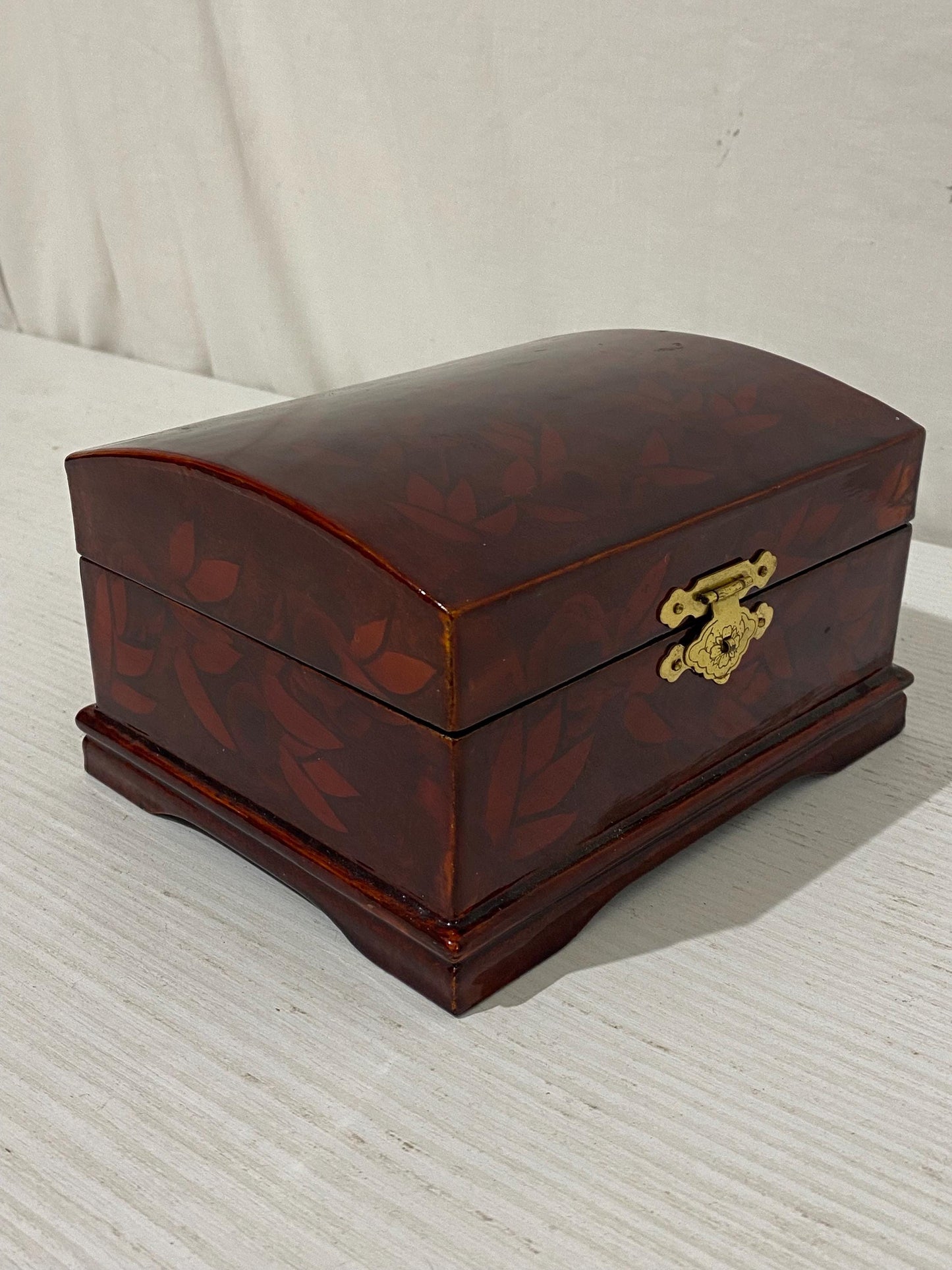 Scatola Portagioie Vintage con Carillon Funzionante - Elegante Legno Laccato e Tessuto Rosso (16x13x9 cm) - Regalo Rétro
