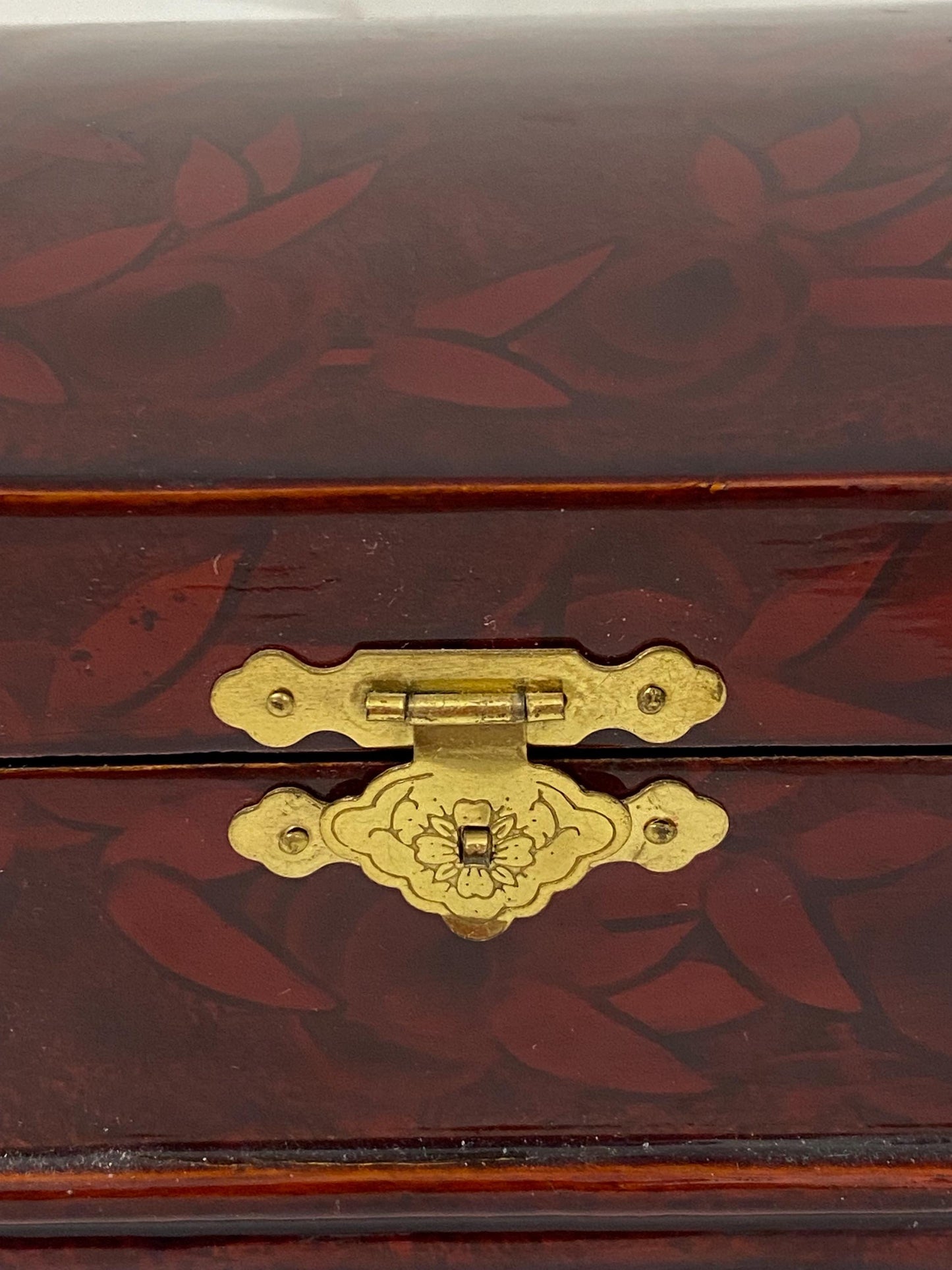 Scatola Portagioie Vintage con Carillon Funzionante - Elegante Legno Laccato e Tessuto Rosso (16x13x9 cm) - Regalo Rétro