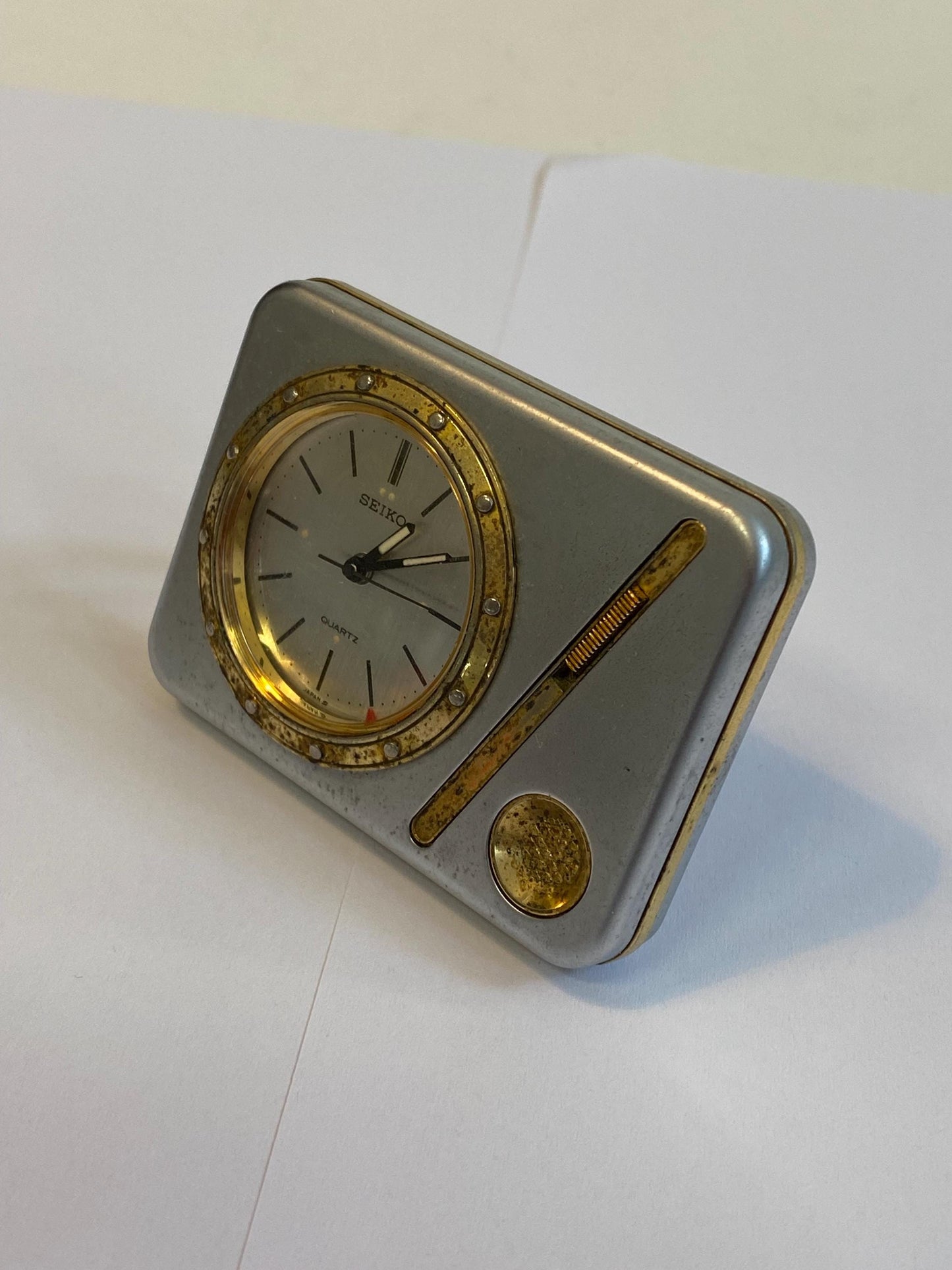 Orologio da viaggio vintage SEIKO Quartz Japan anni '70 Design retrò con dettagli dorati 6,2x4,5 cm