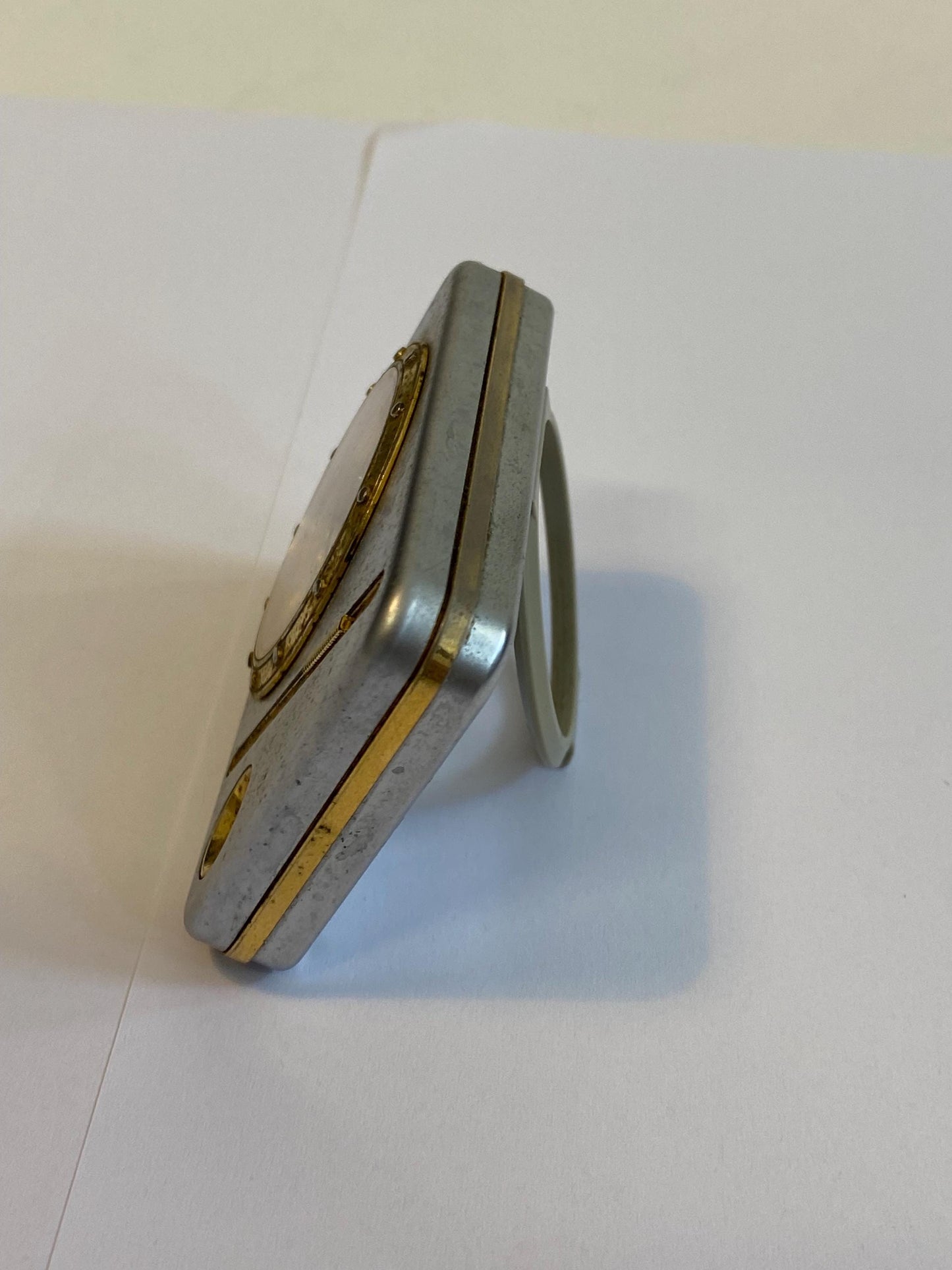 Orologio da viaggio vintage SEIKO Quartz Japan anni '70 Design retrò con dettagli dorati 6,2x4,5 cm