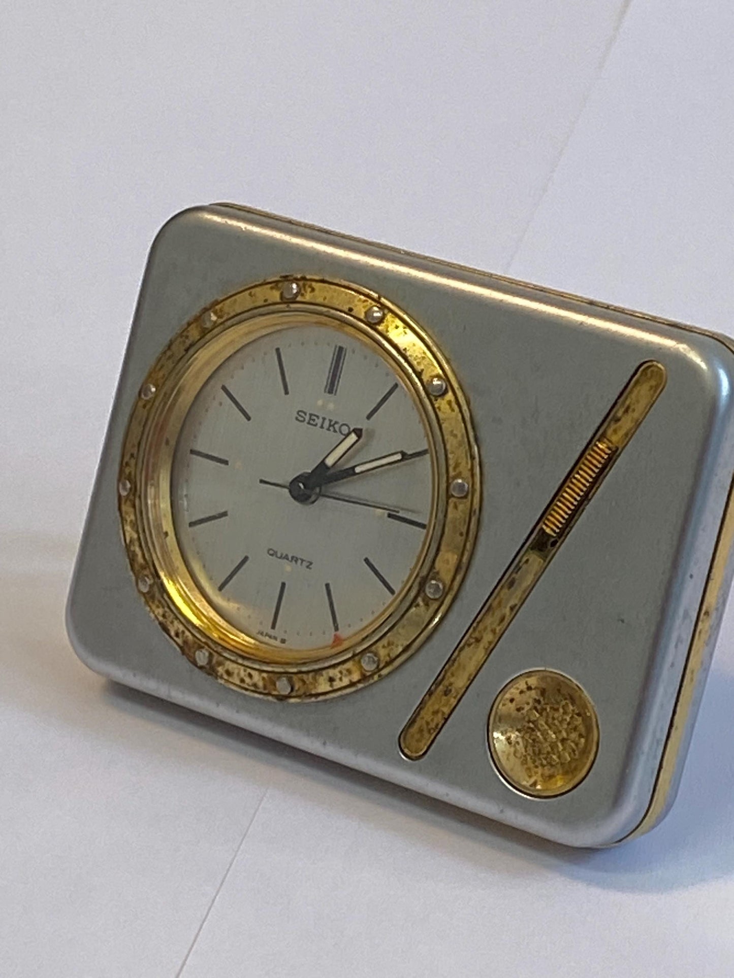 Orologio da viaggio vintage SEIKO Quartz Japan anni '70 Design retrò con dettagli dorati 6,2x4,5 cm