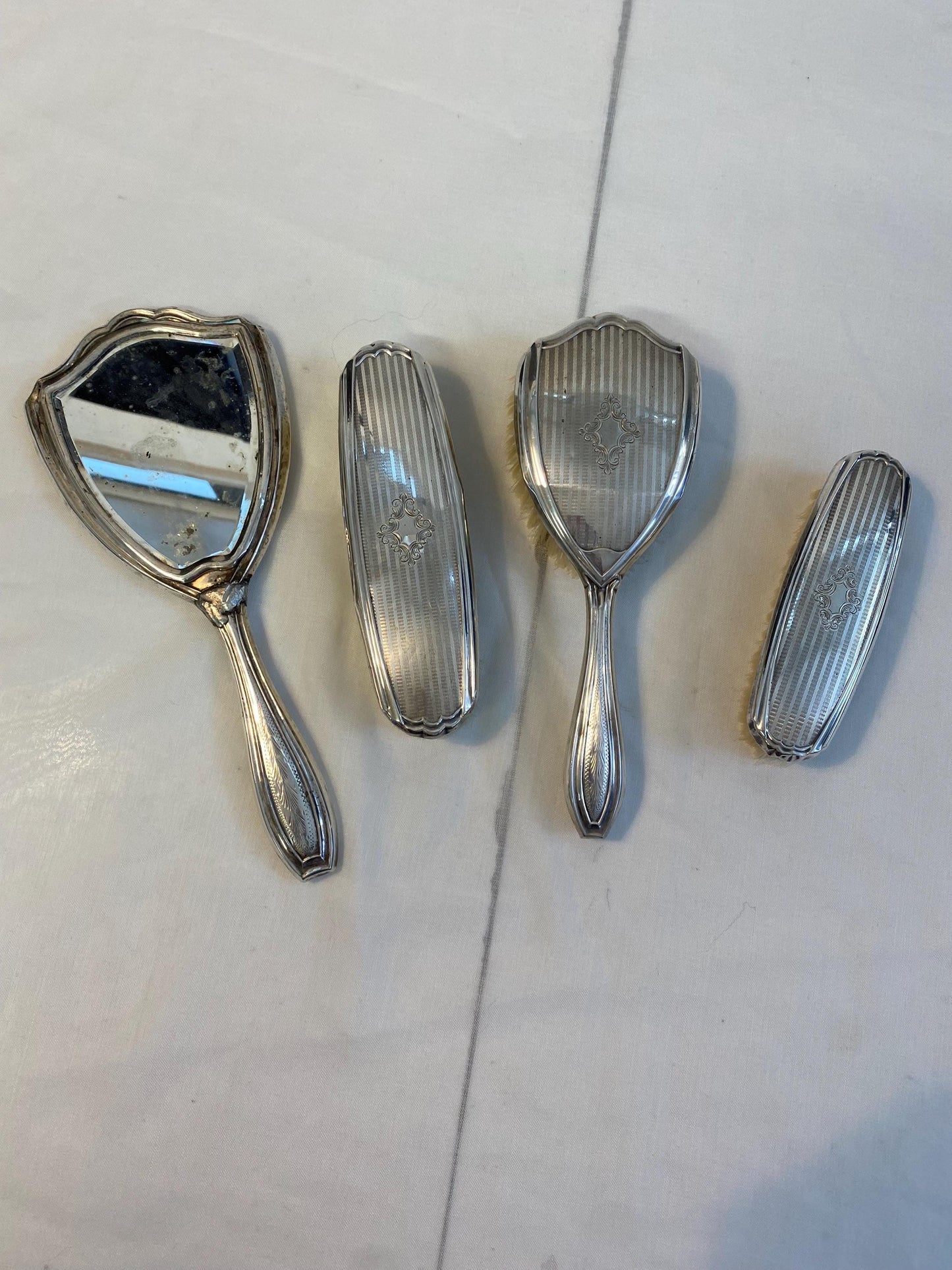 Set da toilette vintage in argento 800 punzonato Specchio e spazzole incise Eleganza Art Déco da collezione