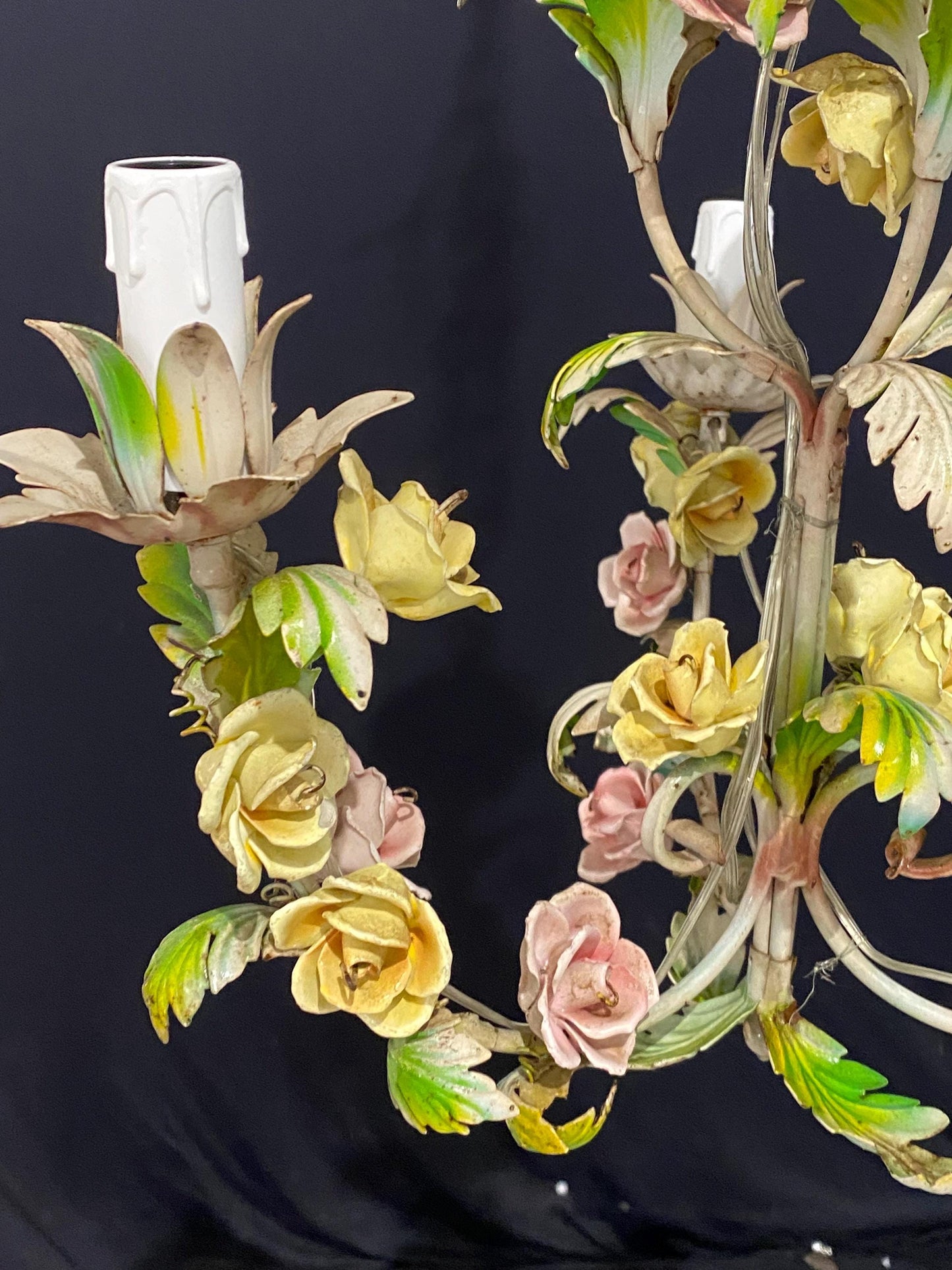 Lampadario vintage 3 luci con rose in ceramica dipinte a mano ferro lavorato shabby chic 60x41 cm (23,6"x16,1")