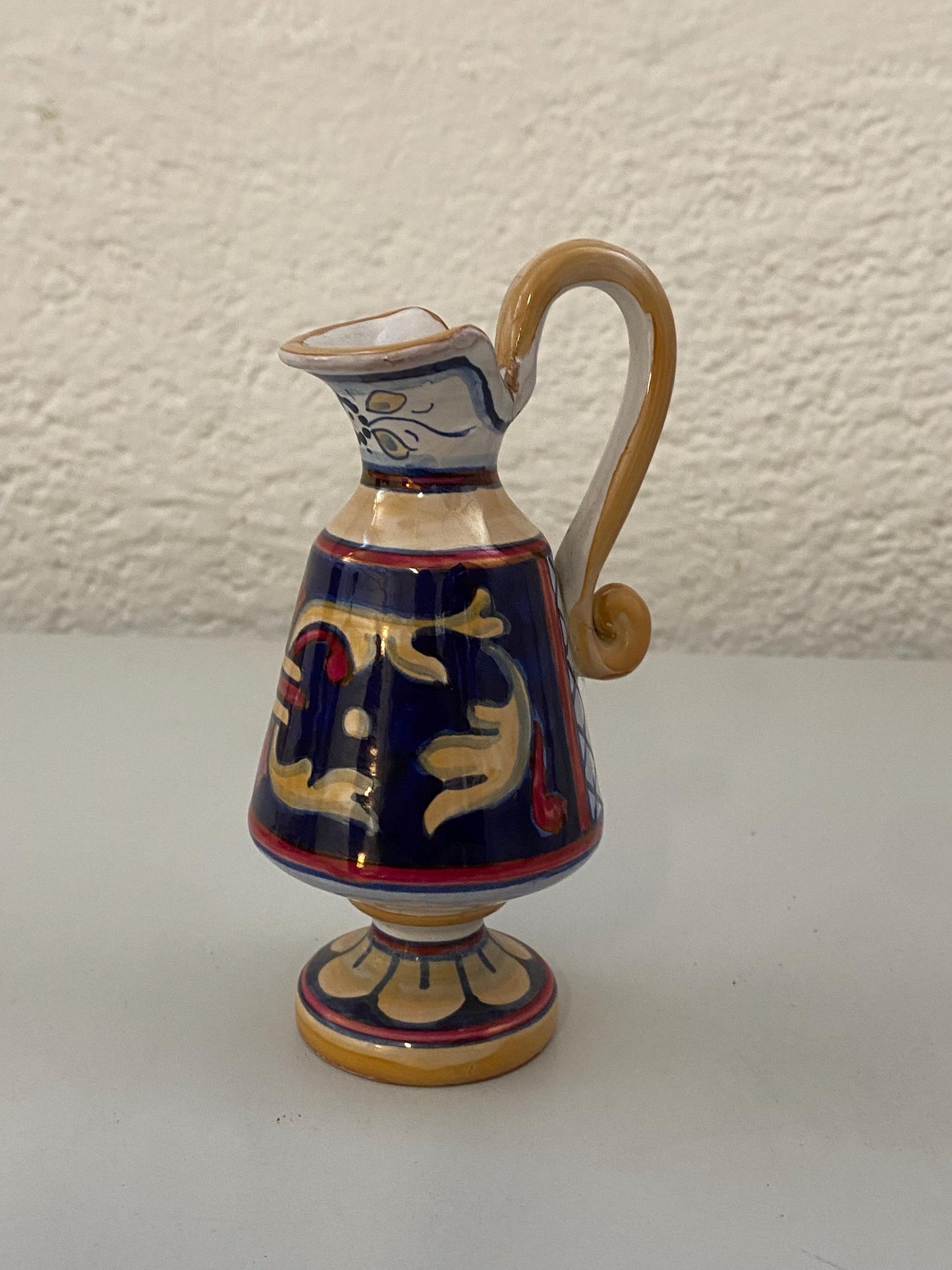 Piccola brocca vintage in ceramica Deruta firmata Raffi  Dipinta a mano  13,5x6,5x6 cm