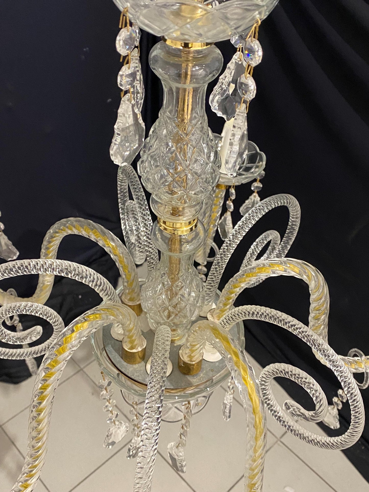 Lampadario vintage in vetro di Murano a 5 luci con pendenti, cristalli e dettagli oro, 40x60 cm regolabile stile classico raffinato