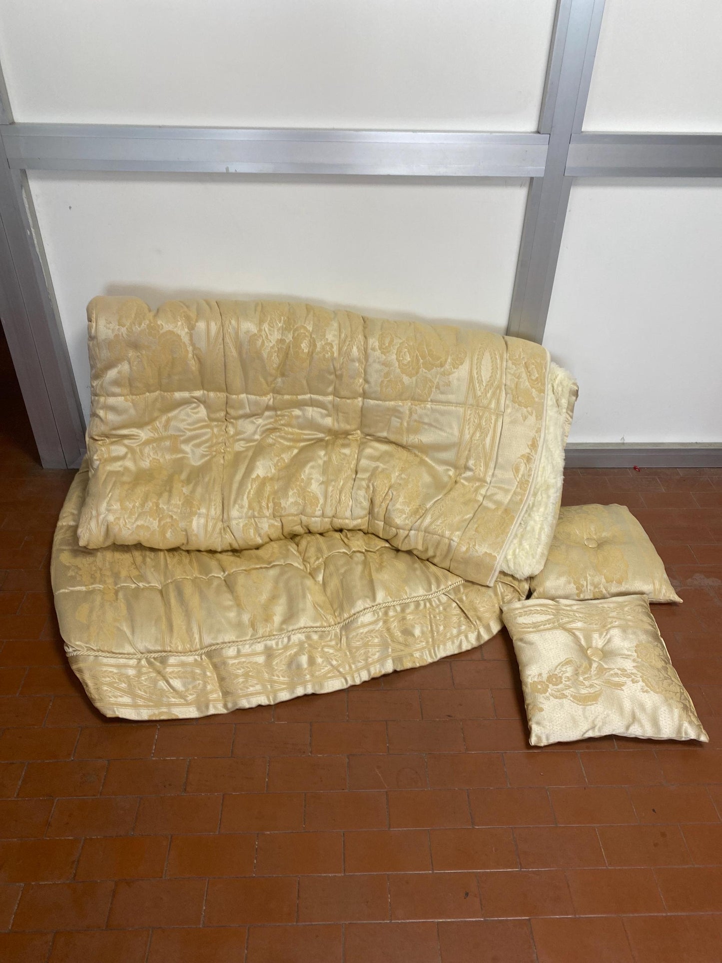 Trapunta Matrimoniale Vintage "Katia" 240x260 cm con Volant e Pizzo, 2 Cuscini Arredo Inclusi mai usata come nuova