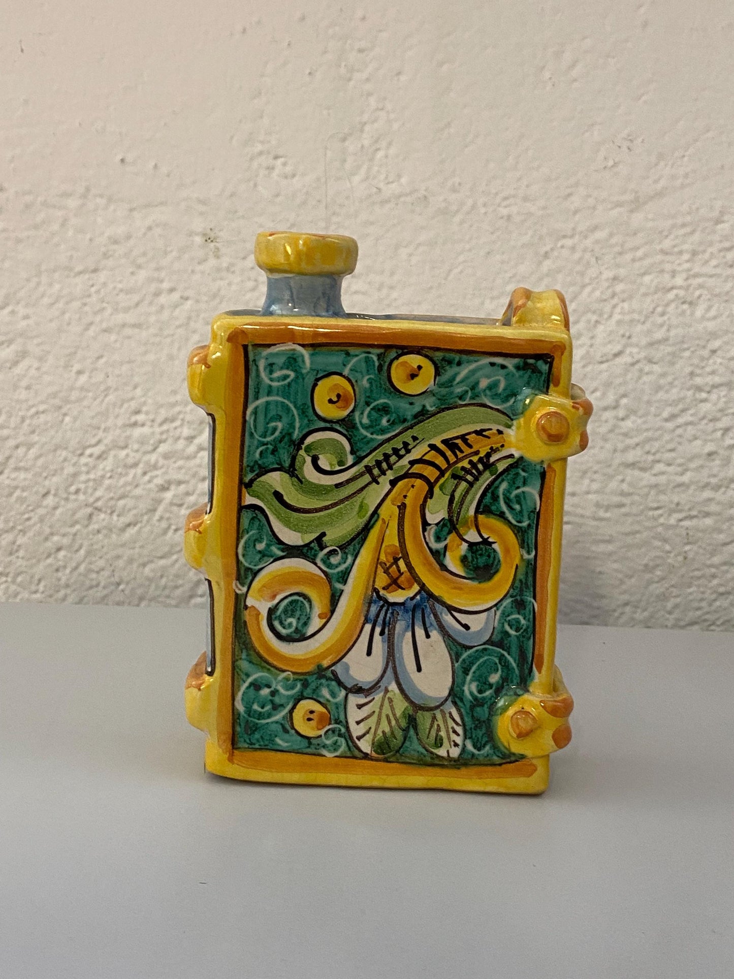 Fiaschetta vintage in ceramica a forma di libro Dipinta a mano Deruta 17,5x12,5x4,5 cm