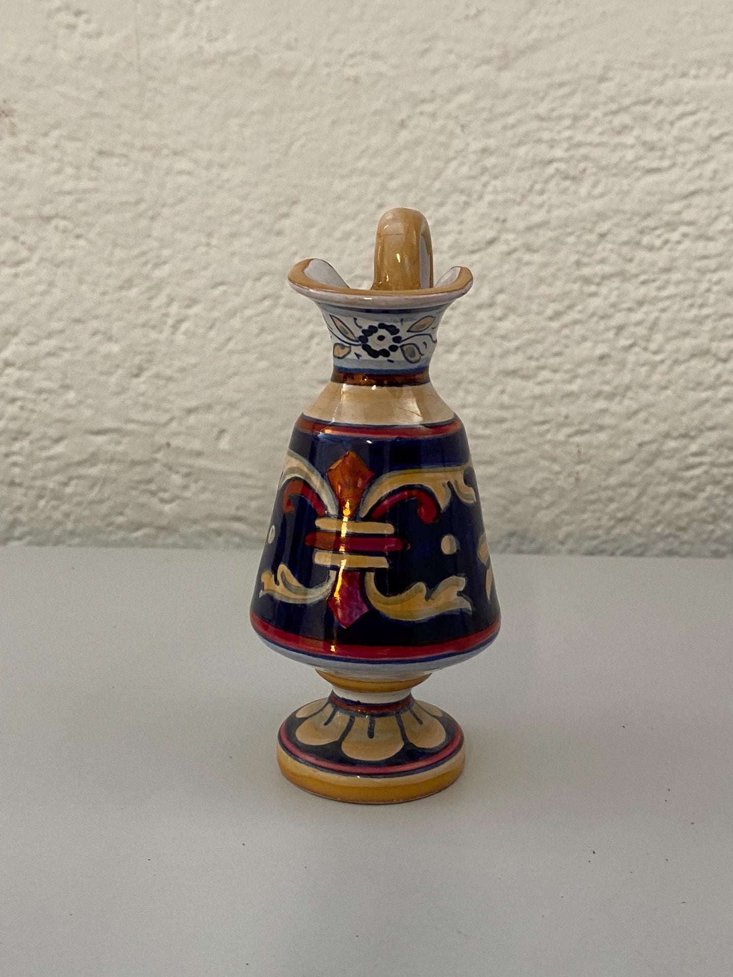 Piccola brocca vintage in ceramica Deruta firmata Raffi  Dipinta a mano  13,5x6,5x6 cm