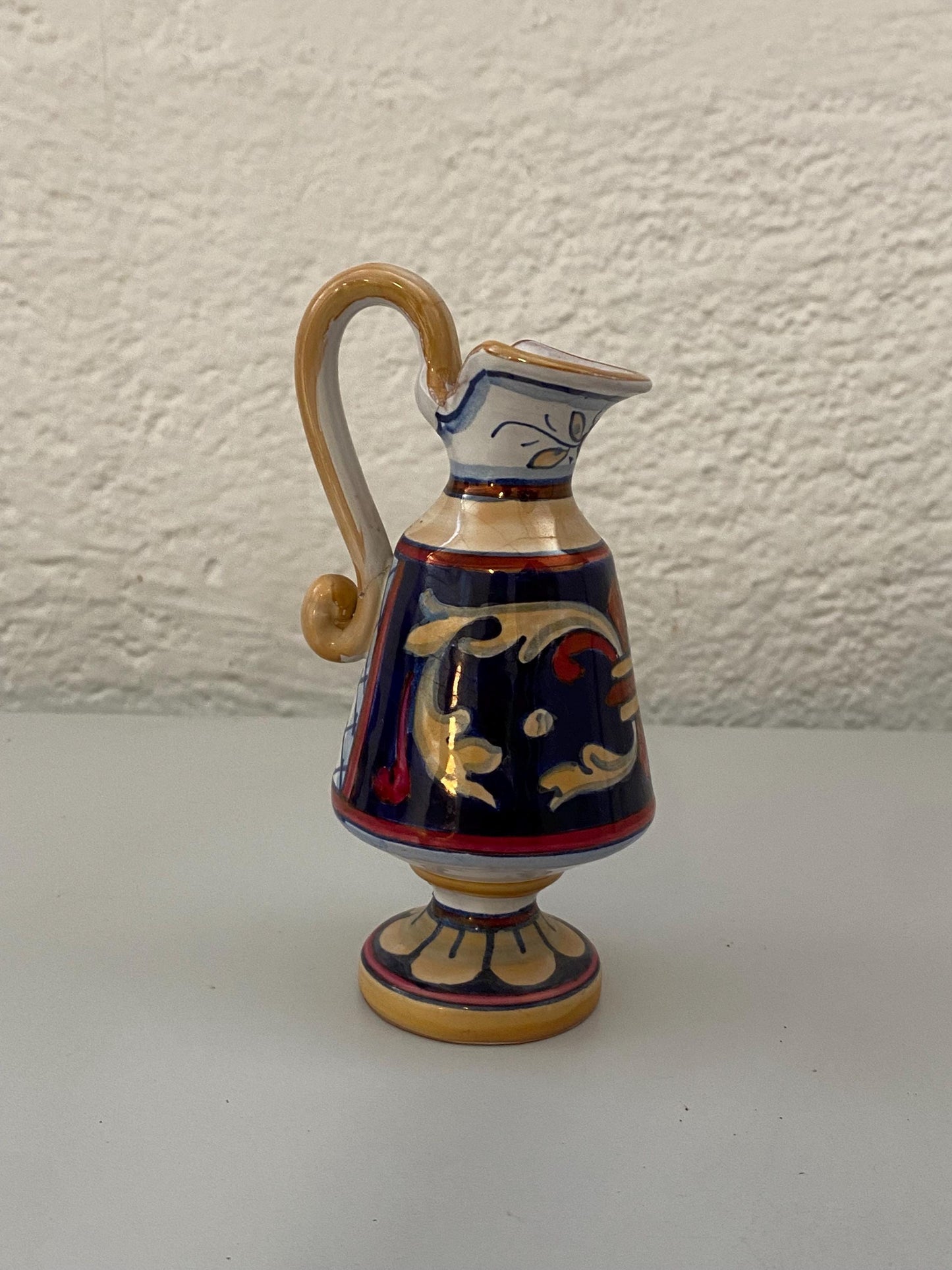 Piccola brocca vintage in ceramica Deruta firmata Raffi  Dipinta a mano  13,5x6,5x6 cm