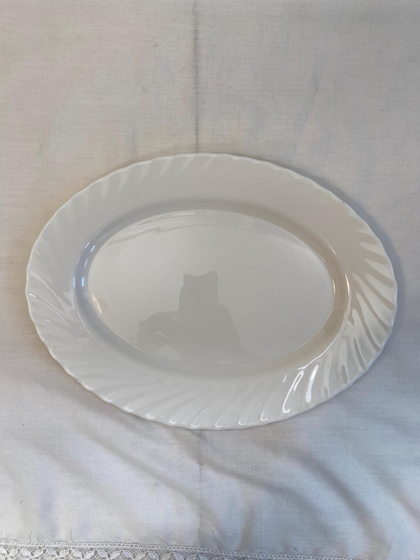 Piatto da portata ovale Arcopal France | Vetro opalino bianco 35x26 cm | Design vintage elegante per tavola e cucina