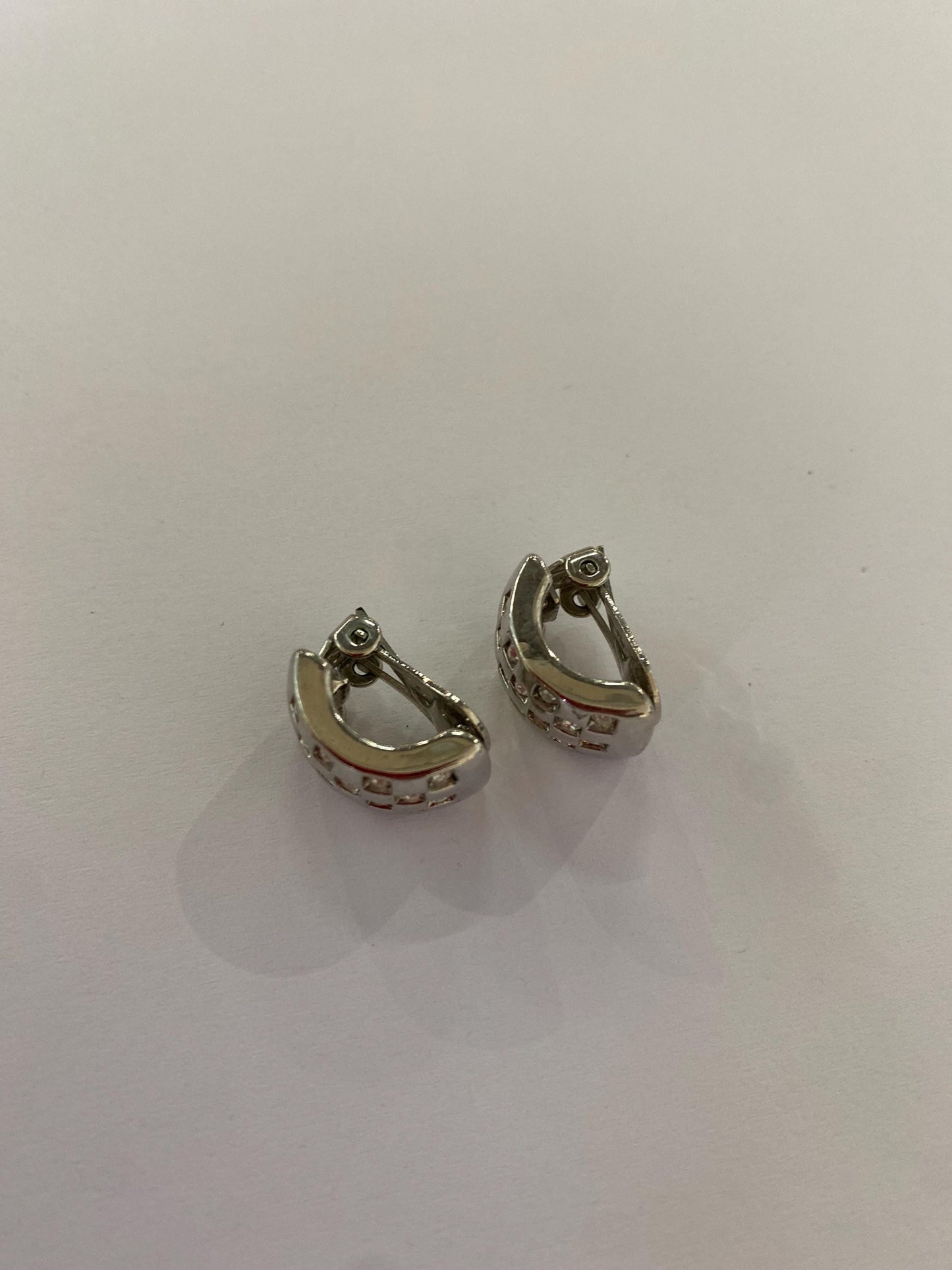 Orecchini a clip metallo argentato con strass pavé | Vintage eleganti anni '90 1,5x1 cm | Bijoux luminosi da sera