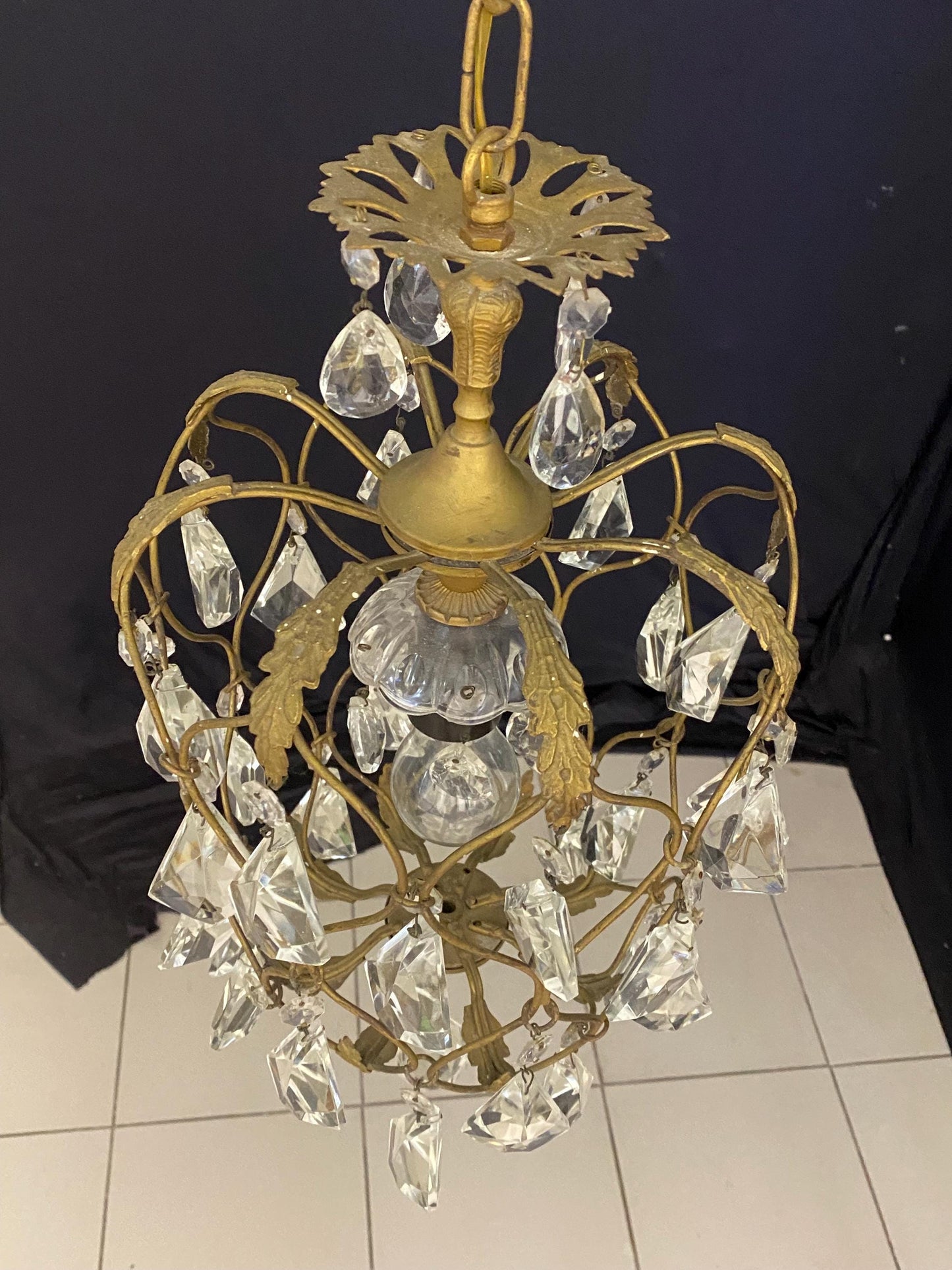 Lampadario vintage in ottone con gocce cristallo, 1 punto luce centrale, 25x50 cm, altezza max 75 cm, stile antico elegante