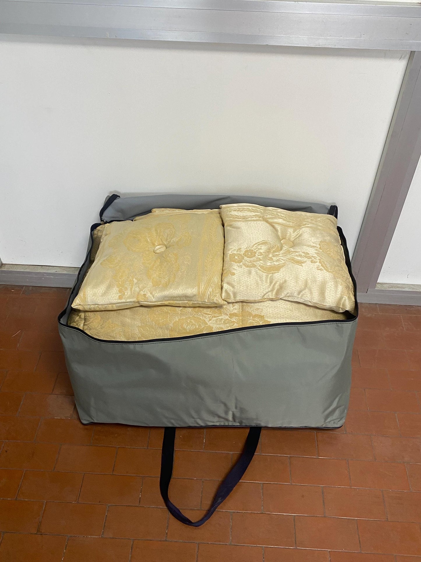 Trapunta Matrimoniale Vintage "Katia" 240x260 cm con Volant e Pizzo, 2 Cuscini Arredo Inclusi mai usata come nuova