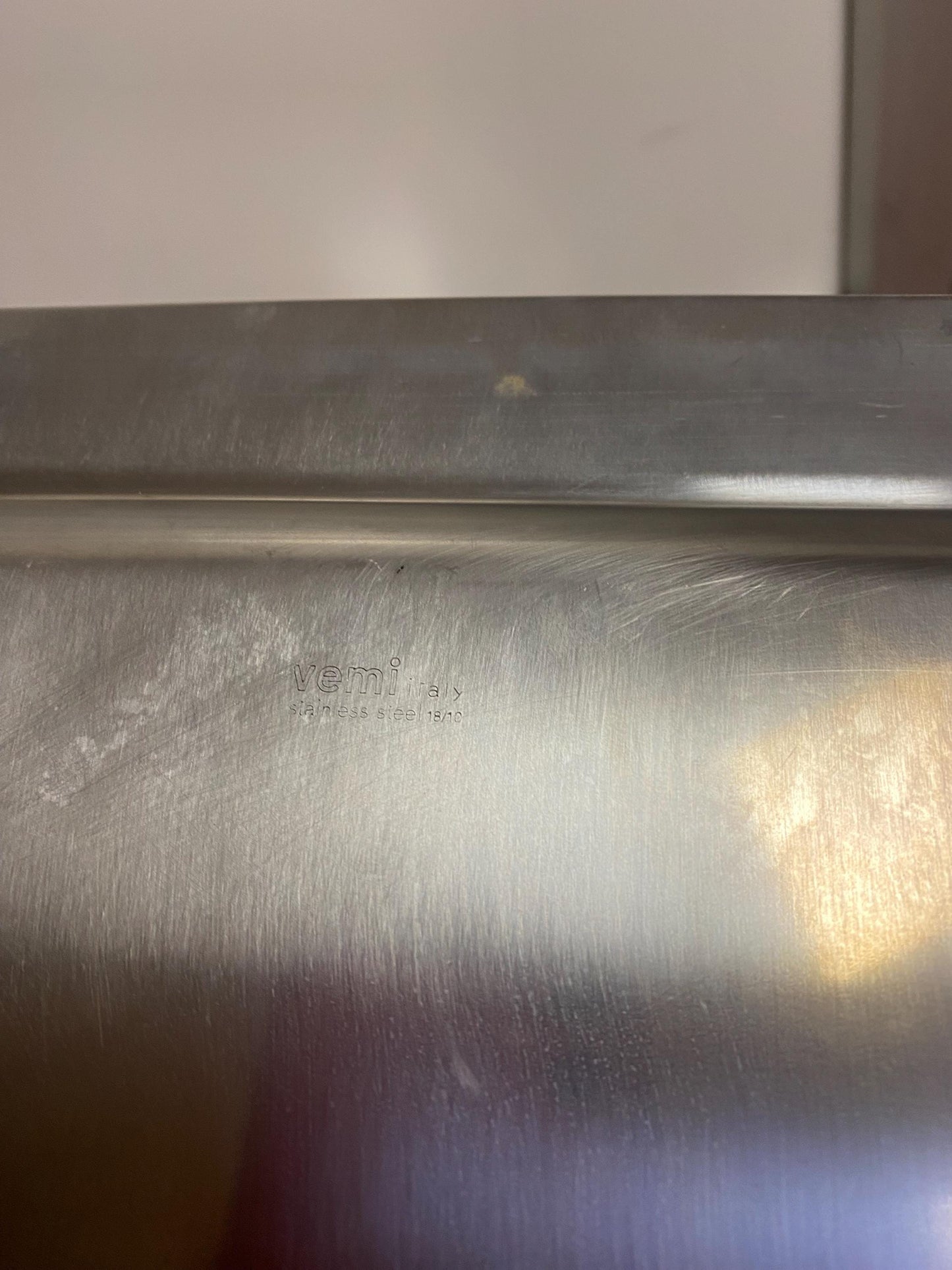 Scodella e Vassoio in Acciaio Marca Vemi - Diametro 28 cm, Misure 40x23,5 cm - Ottime Condizioni - Eleganza per la Tua Casa