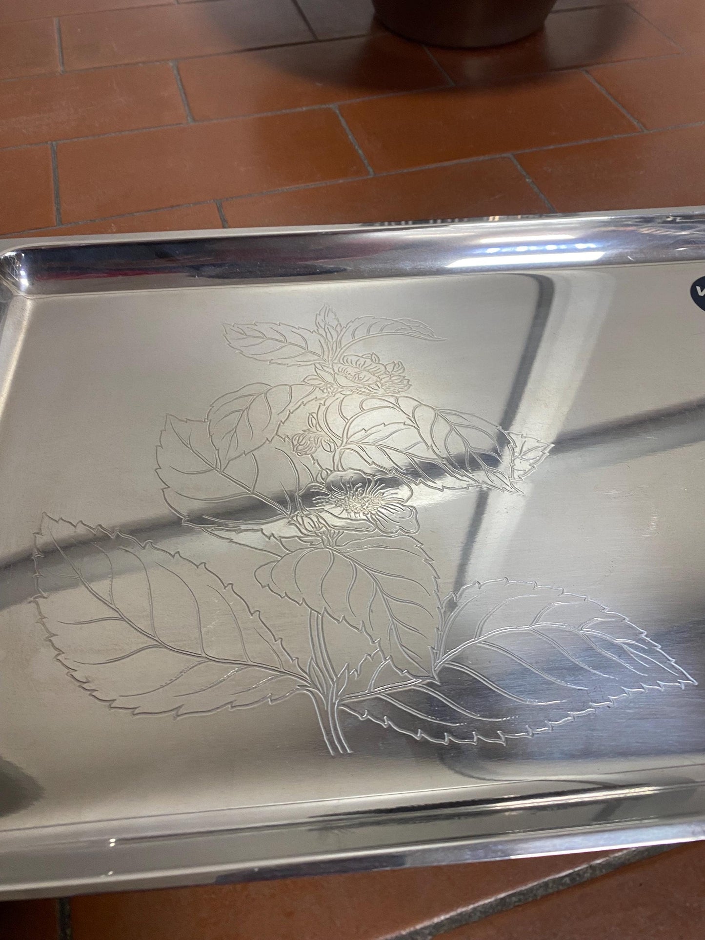 Scodella e Vassoio in Acciaio Marca Vemi - Diametro 28 cm, Misure 40x23,5 cm - Ottime Condizioni - Eleganza per la Tua Casa