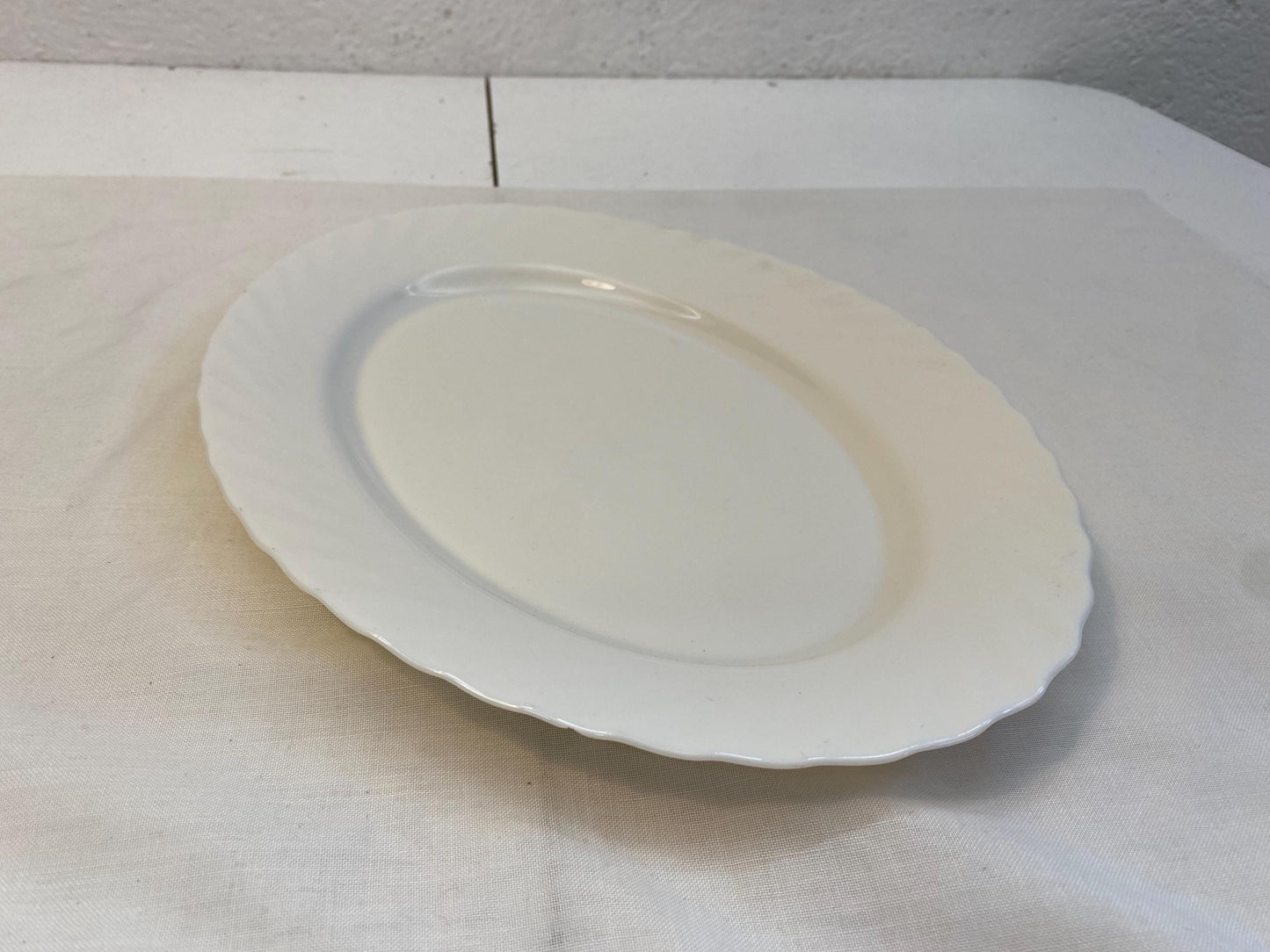 Piatto da portata ovale Arcopal France | Vetro opalino bianco 35x26 cm | Design vintage elegante per tavola e cucina