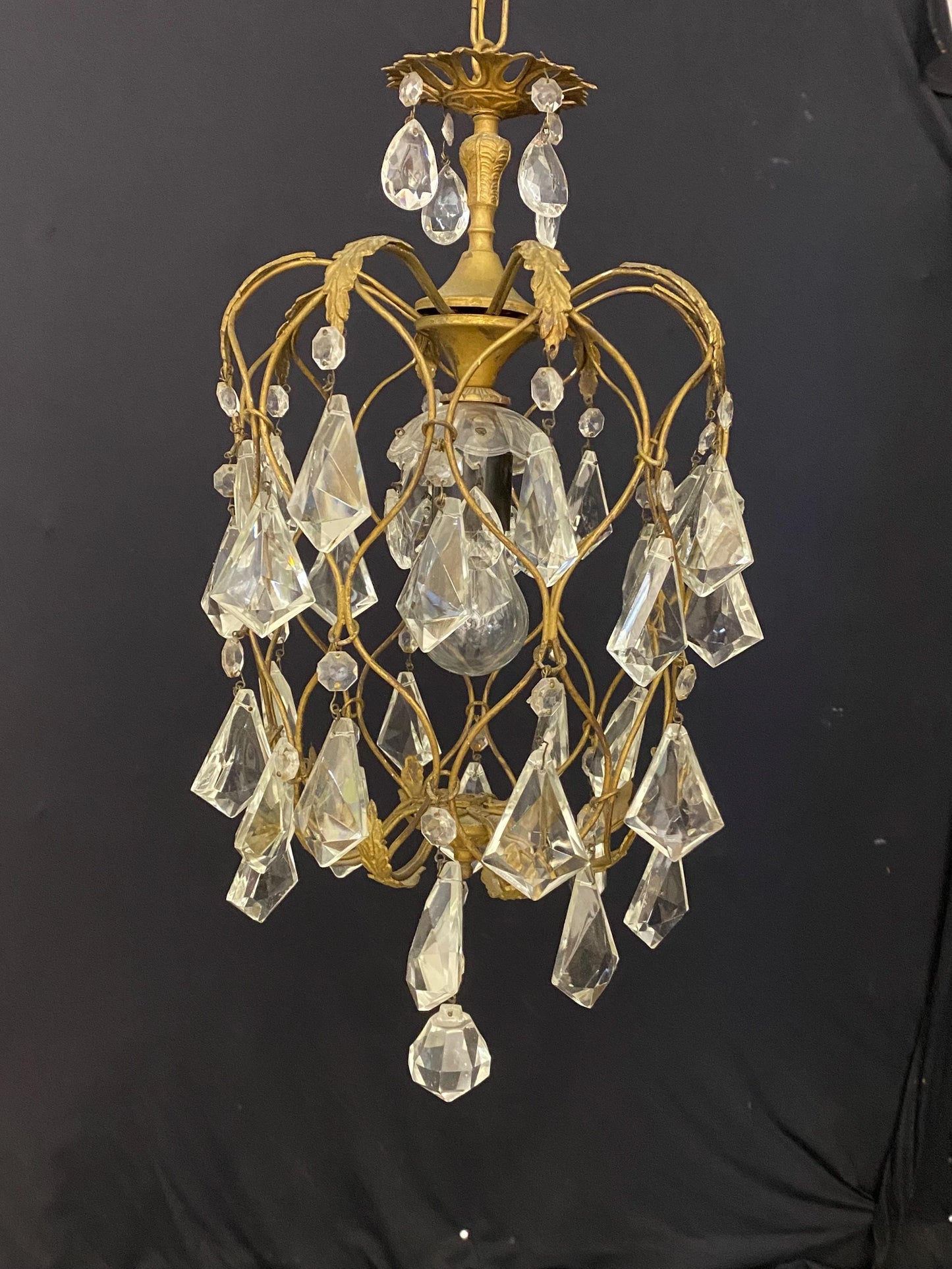 Lampadario vintage in ottone con gocce cristallo, 1 punto luce centrale, 25x50 cm, altezza max 75 cm, stile antico elegante