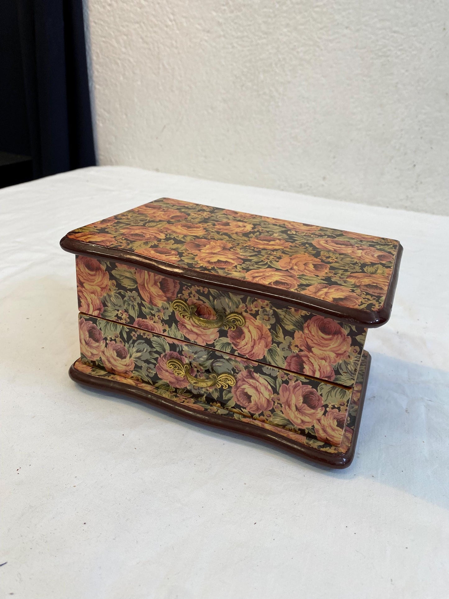 Carillon portagioie vintage floreale con cassetti, specchio e velluto rosso 20x14x11 cm musica romantica anni '80