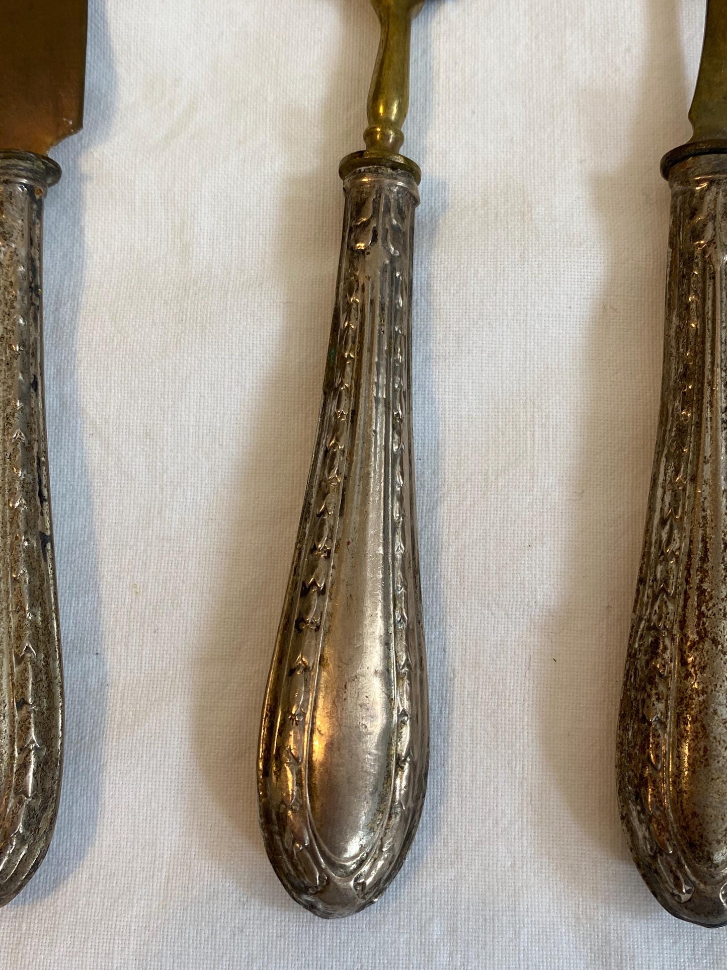 Set Posate Bambino Vintage in Ottone e Manico Cesellato Coltello Cucchiaio Forchetta Stile Epoca Rétro