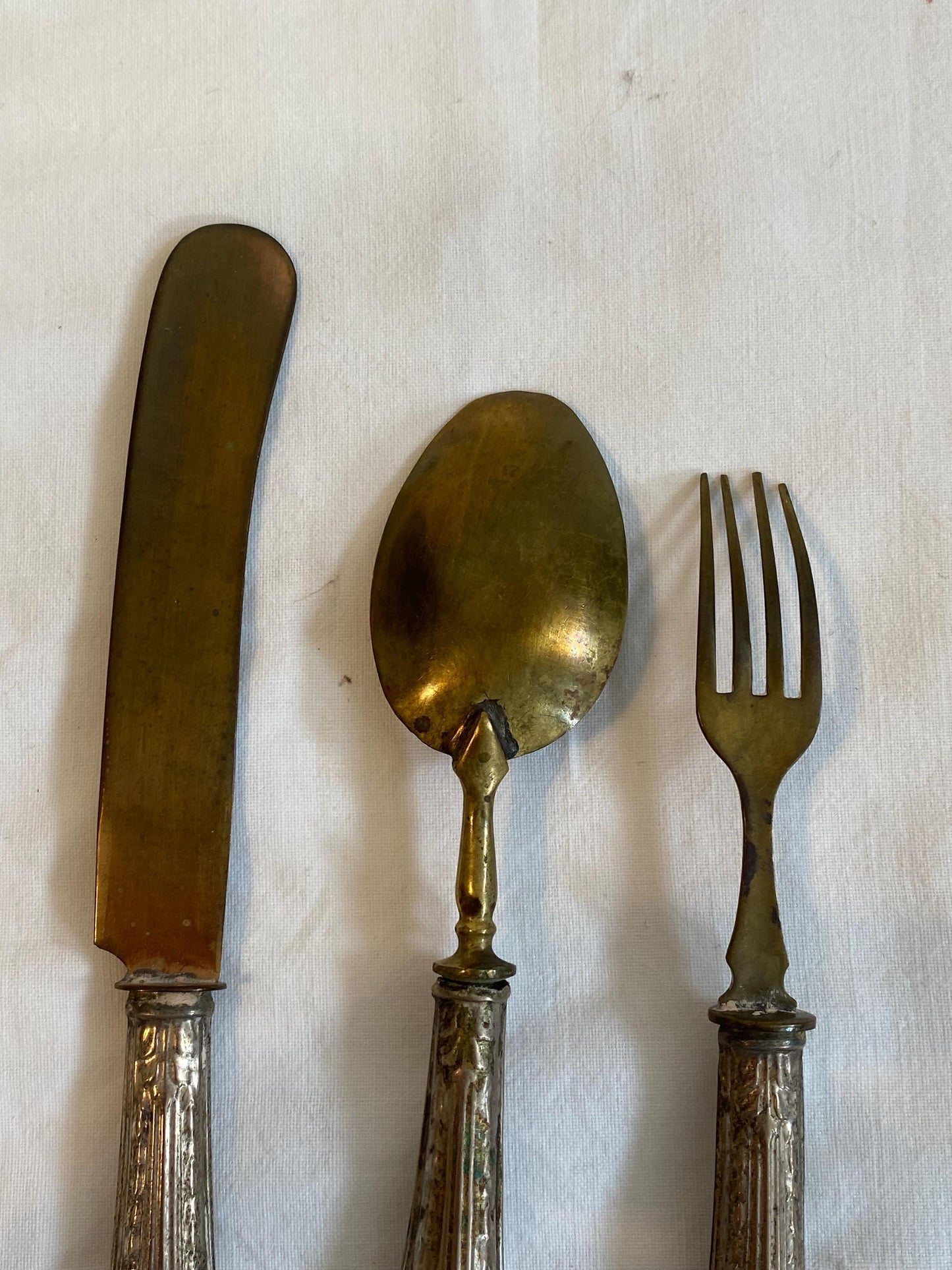 Set Posate Bambino Vintage in Ottone e Manico Cesellato Coltello Cucchiaio Forchetta Stile Epoca Rétro