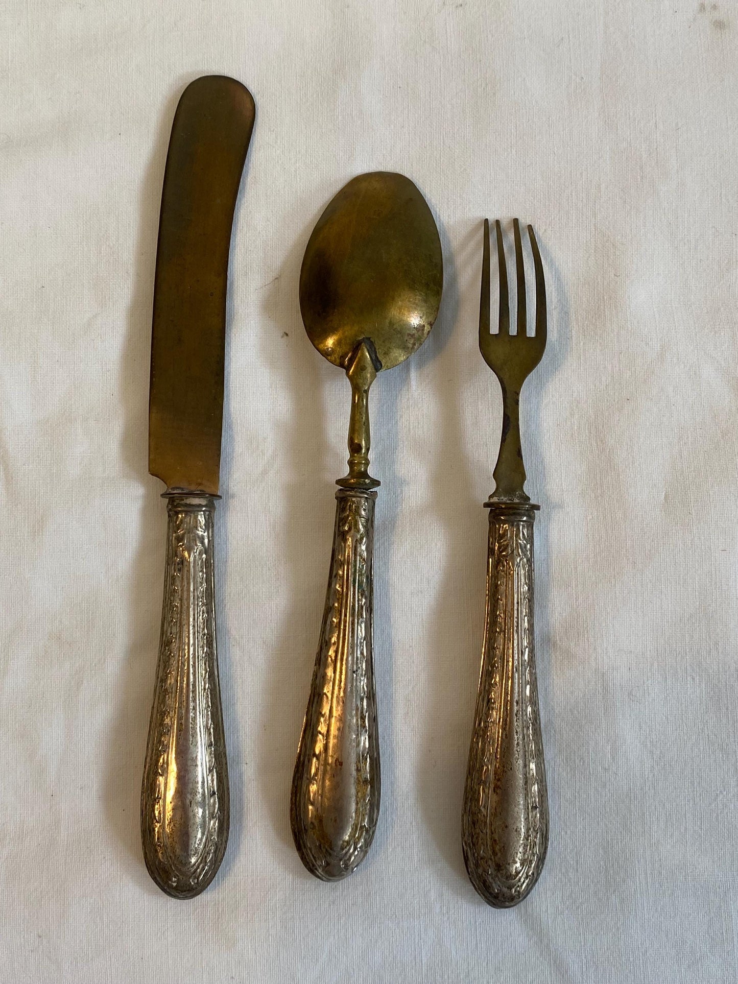 Set Posate Bambino Vintage in Ottone e Manico Cesellato Coltello Cucchiaio Forchetta Stile Epoca Rétro