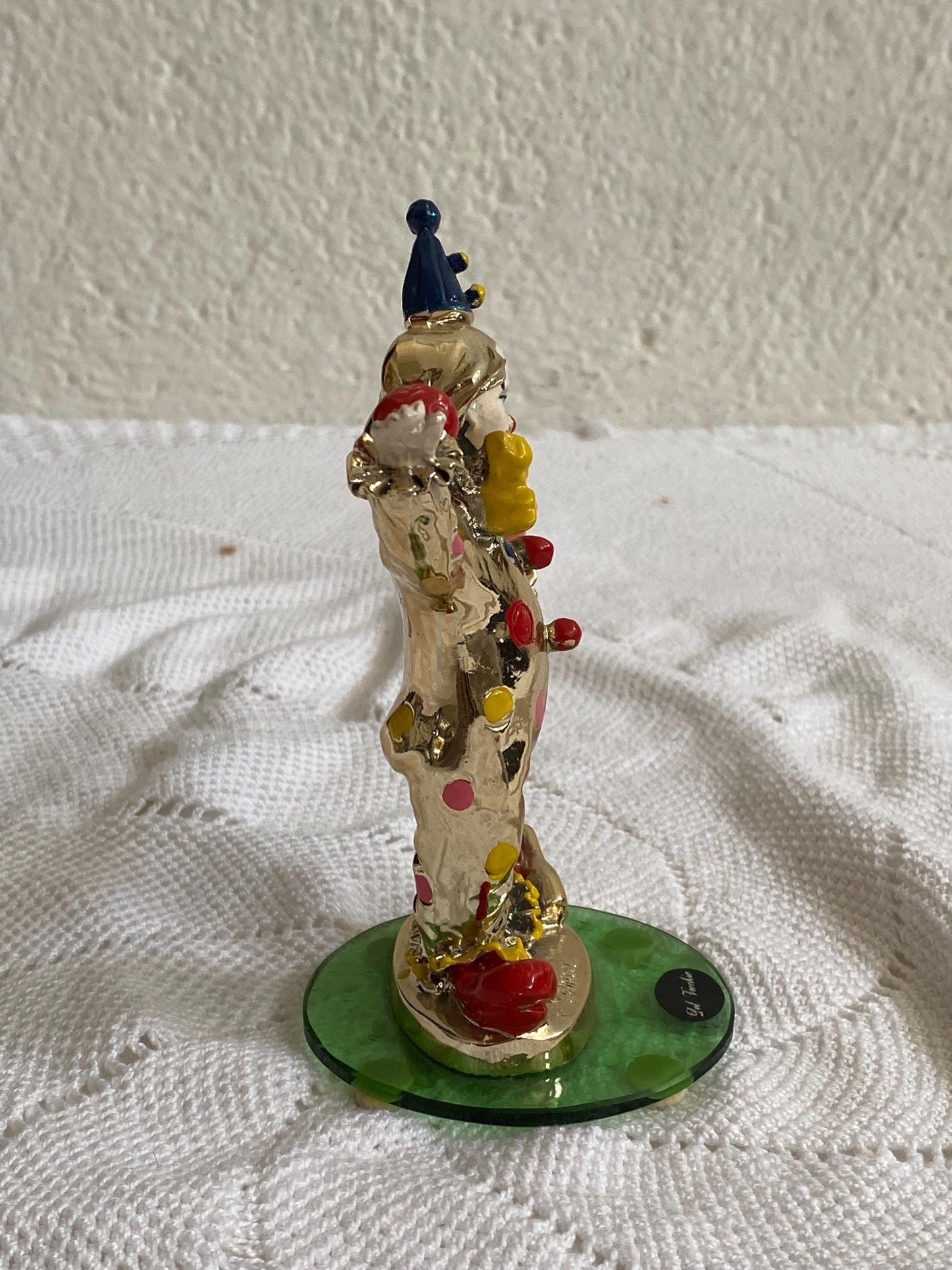 Clown giocoliere in ceramica smaltata argento Del Vecchio, firmato a mano, base in vetro verde, vintage 15 cm da collezione rara circo