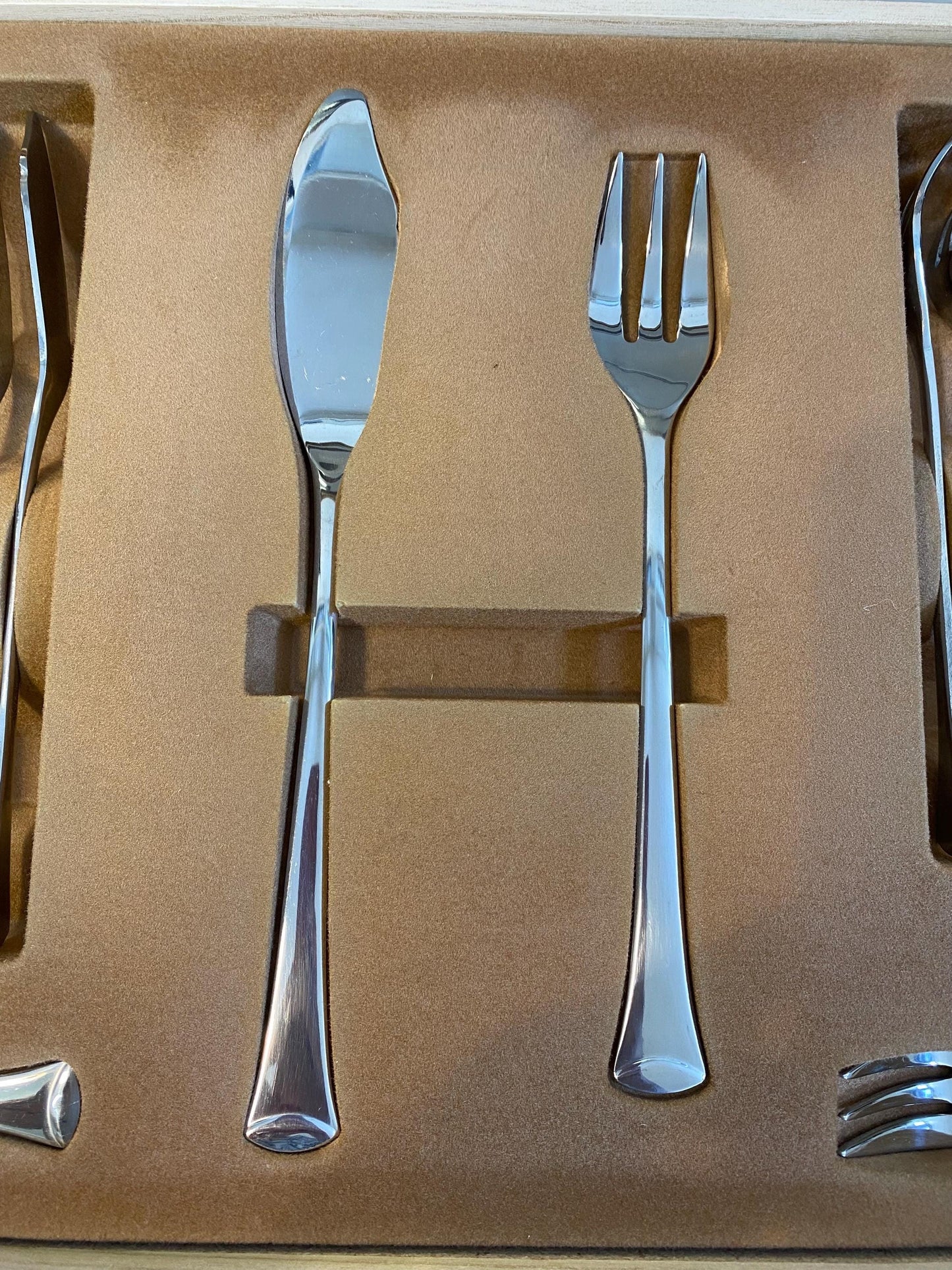 Set posate vintage Inoxpran con vassoio acciaio inox 24 pezzi con scatola legno 61x29 cm Italia anni '70/'80 mai usato come nuovo