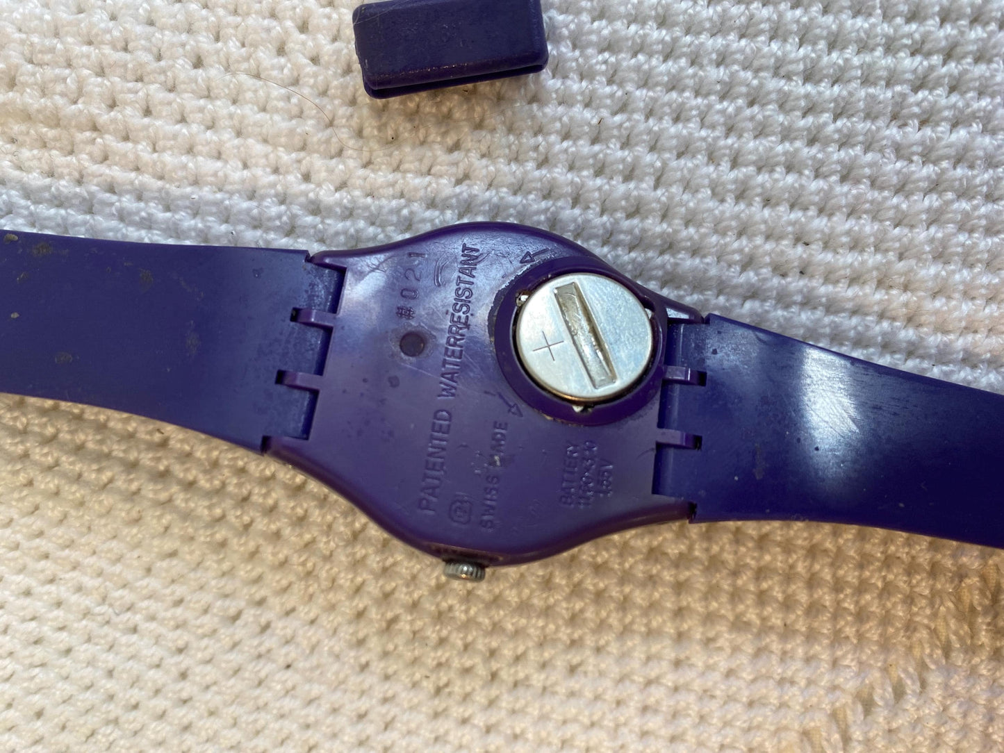 Swatch Callicarpa GV121 | Orologio vintage unisex anni '90 viola rosso e verde acqua | Swiss Made originale con cinturino 17mm