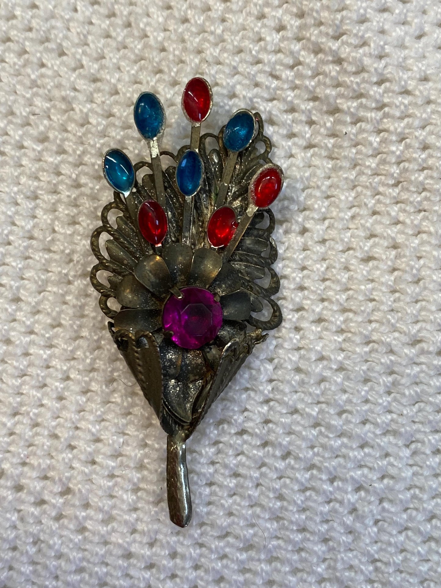 Spilla bouquet anni 50 in argento traforato con cabochon vetro rossi-blu,design Mid-Century da 6 cm gioiello vintage raro e collezionabile